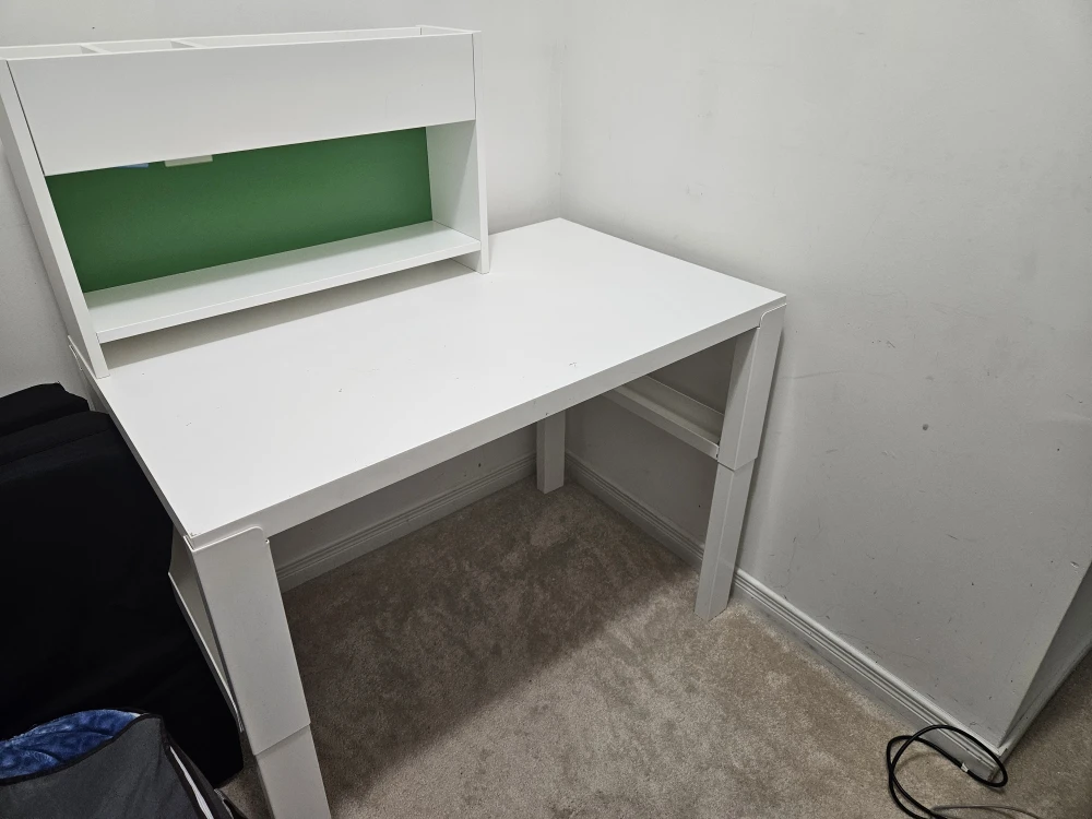 Computer desk