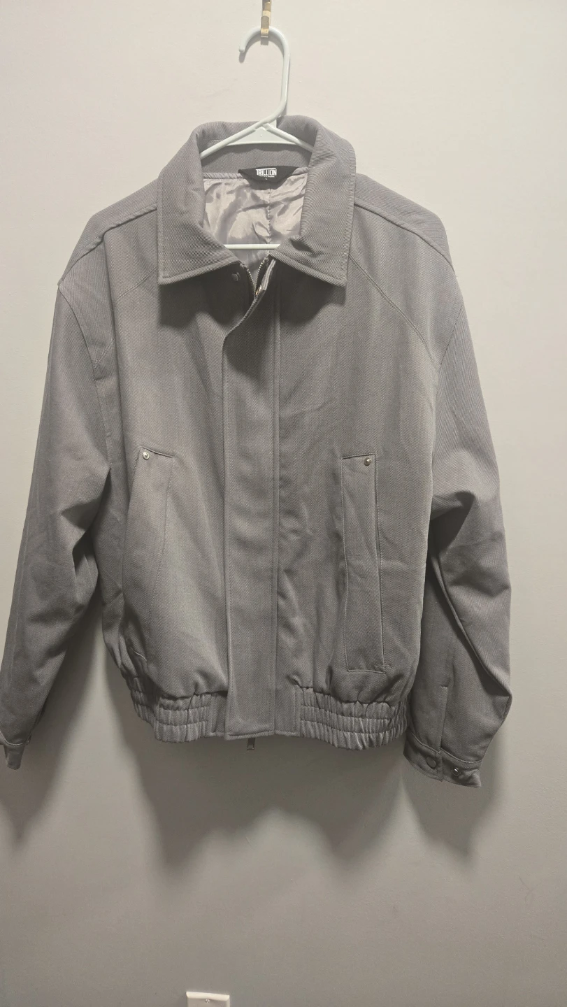 Trillion Grey Jacket - Size L 🥕