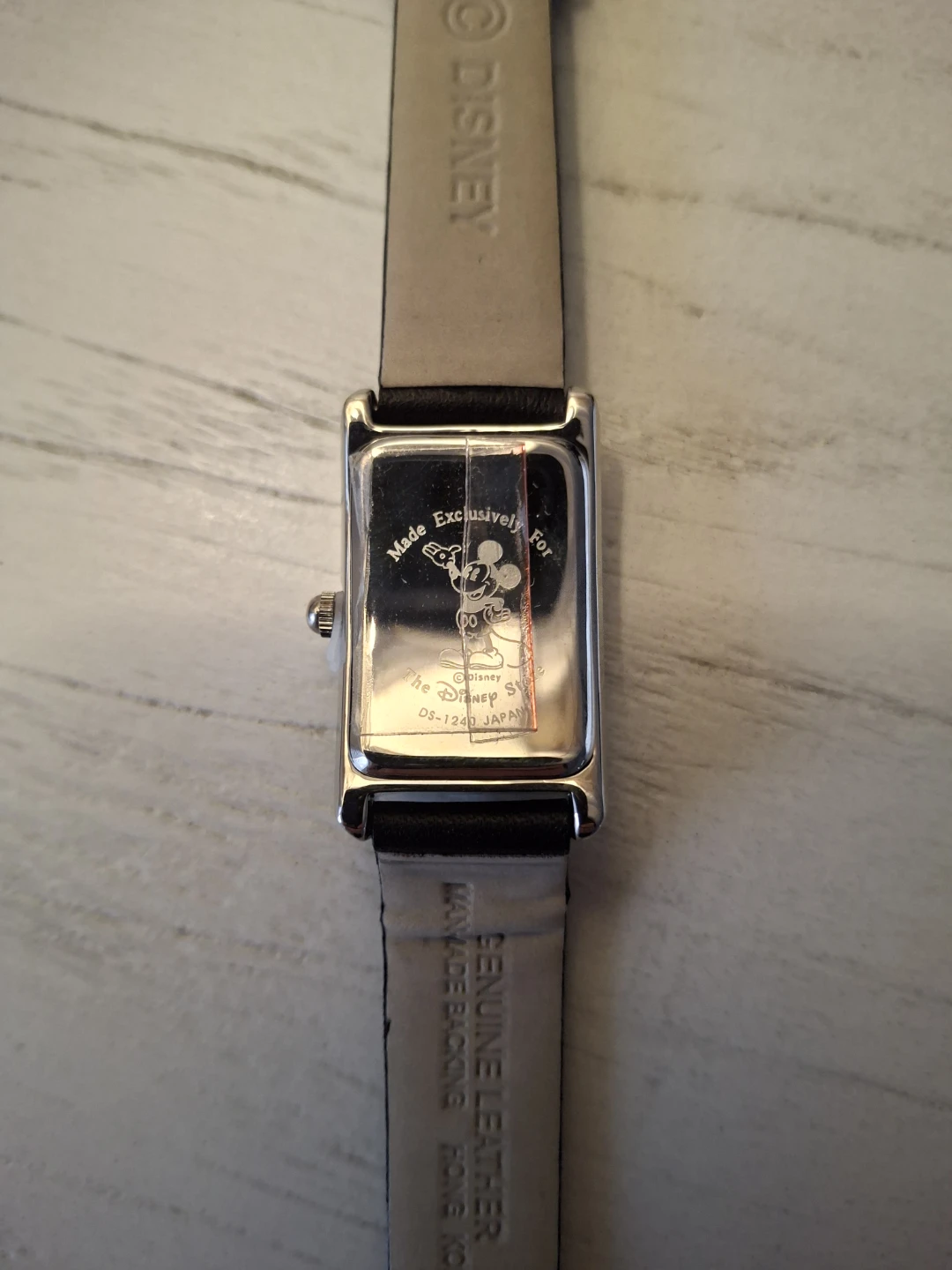 Beautiful womens Mickey Mouse watch - photo 4