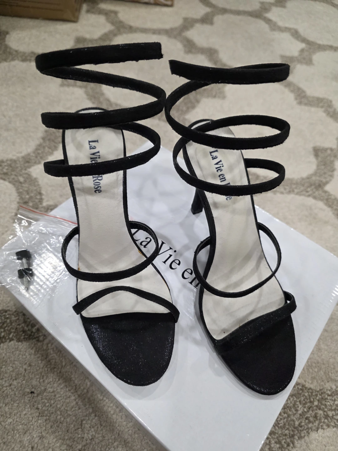 La Vie en Rose Black Heels - photo 2