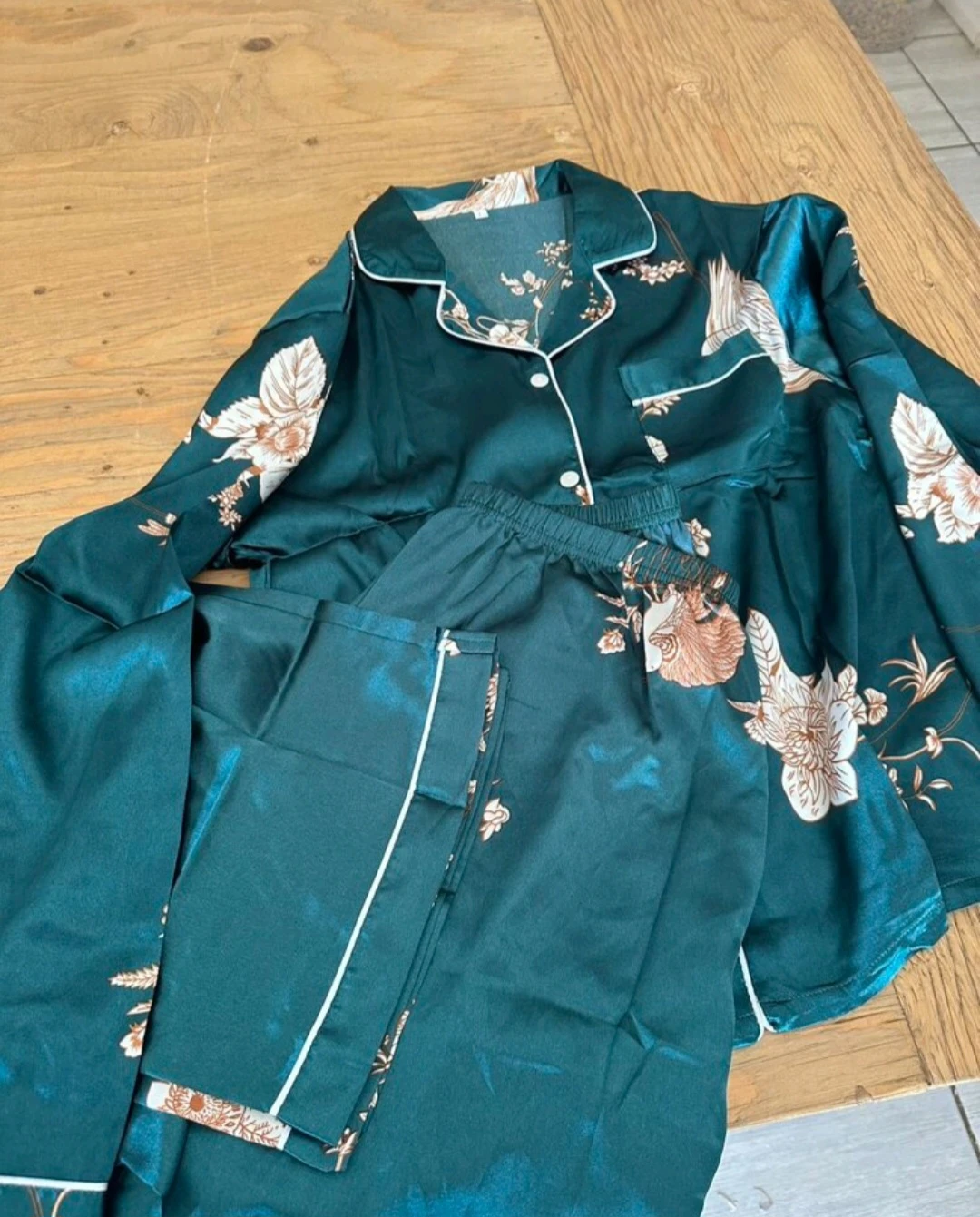 ✨ Luxury Satin Pajama Set  (new- never been worn)