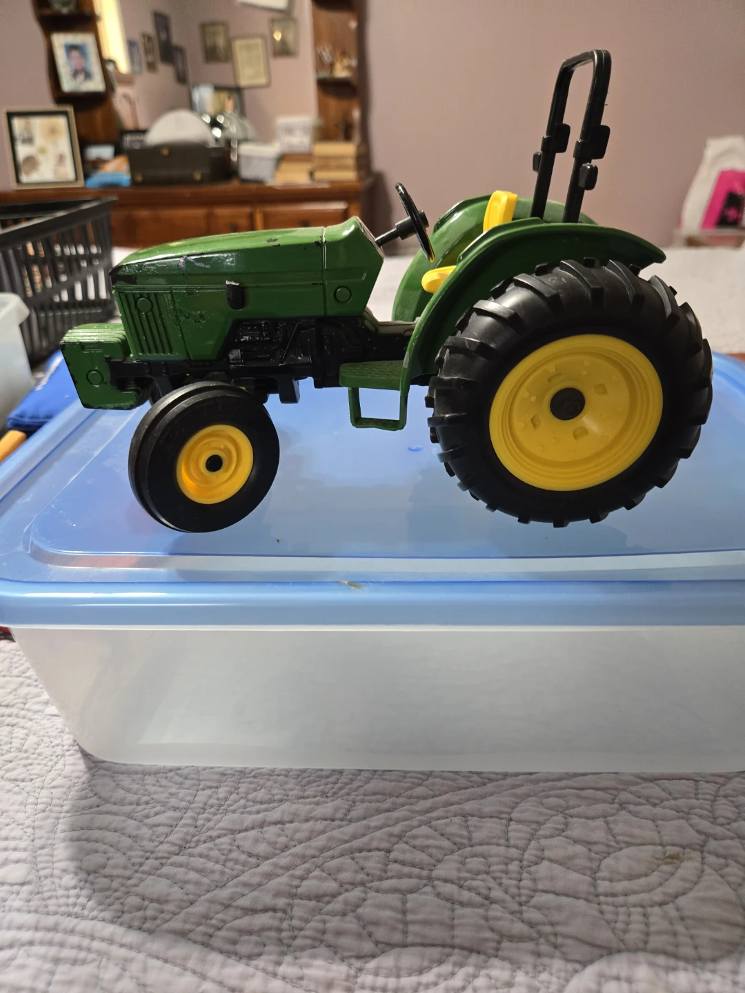 John Deere Ertl Tractor