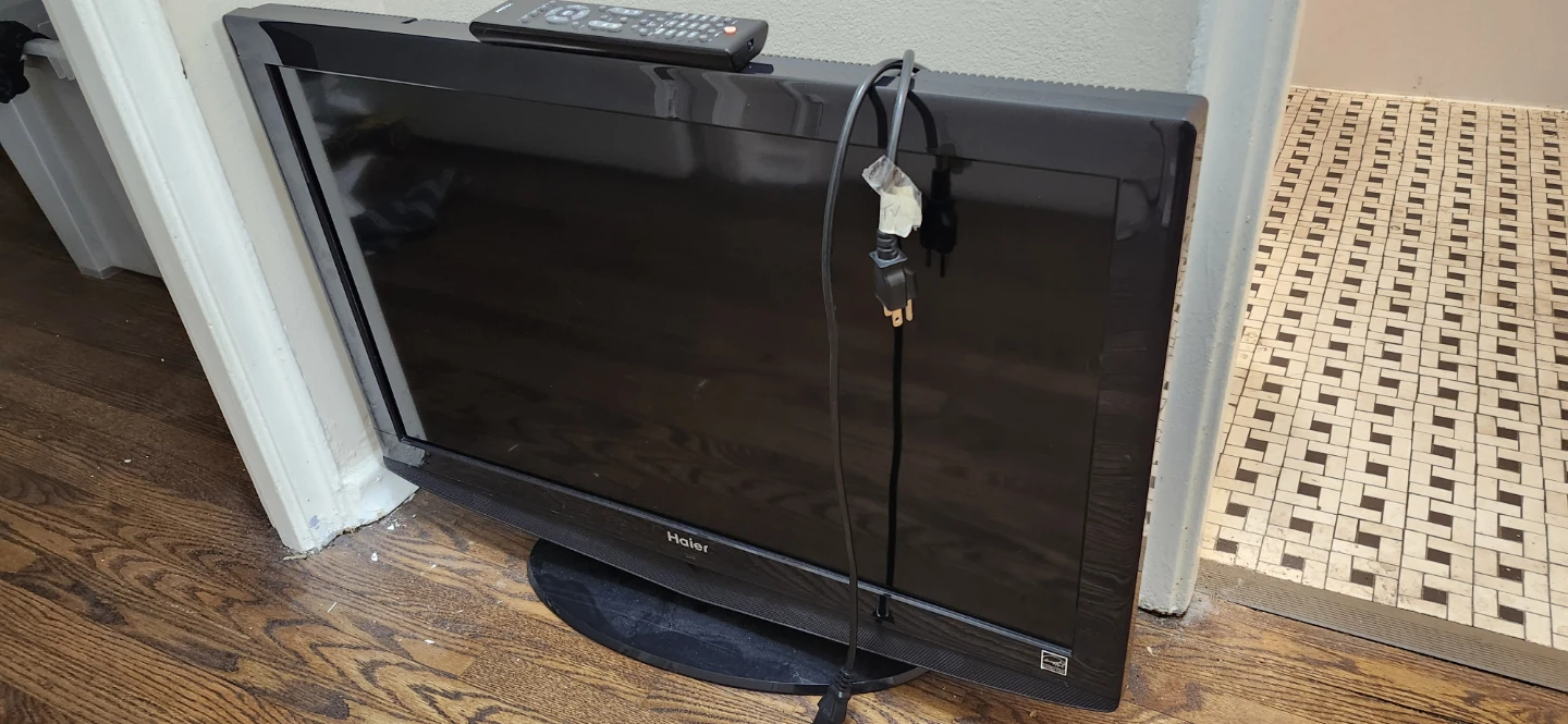 Haier TV 20" LED