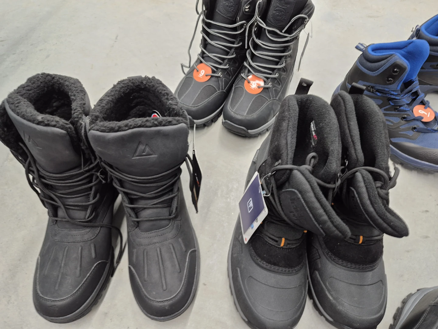 Men's Winter Boots - Size 9 - photo 4