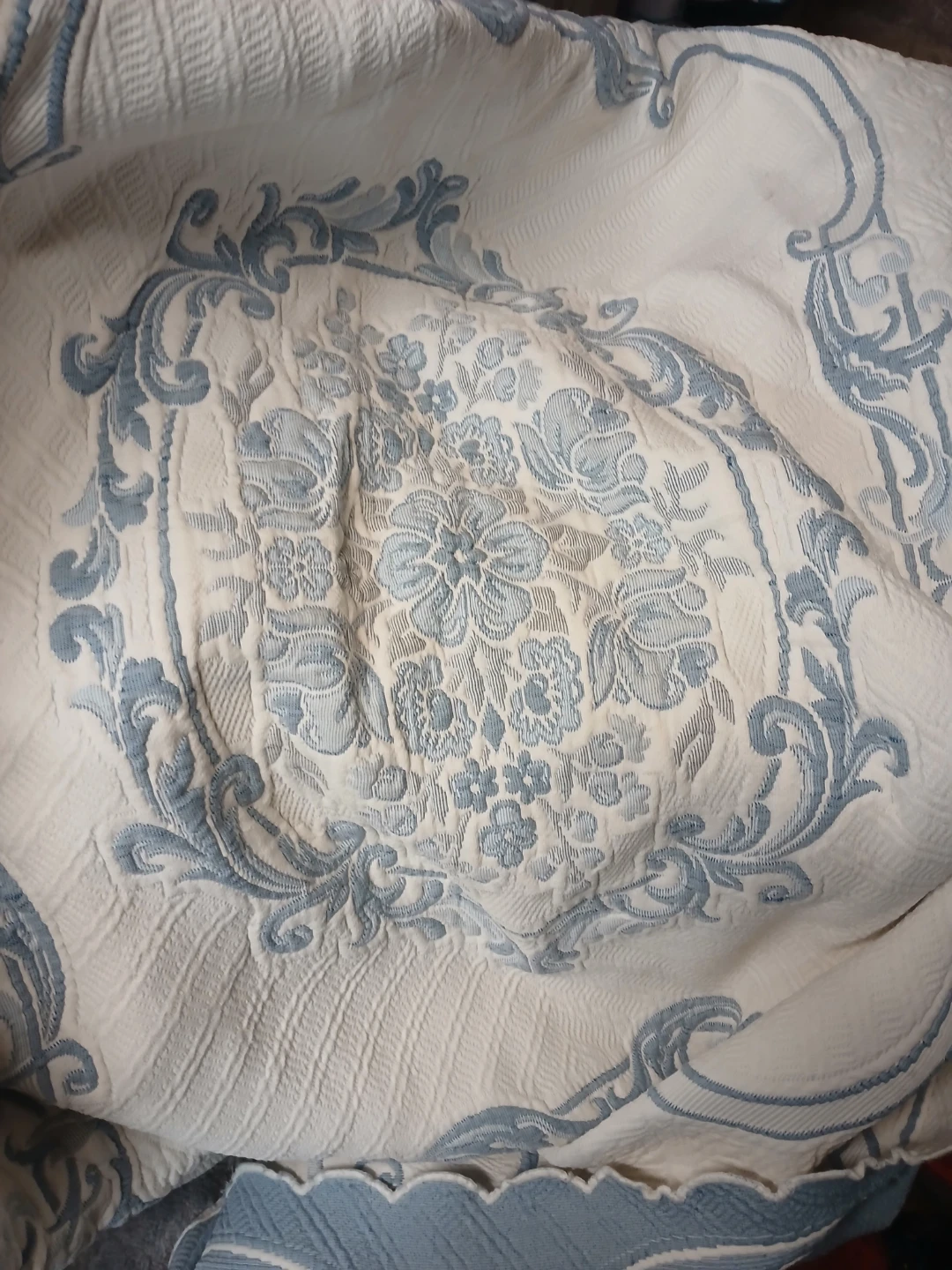 Blue & White Floral Bedspread - photo 5