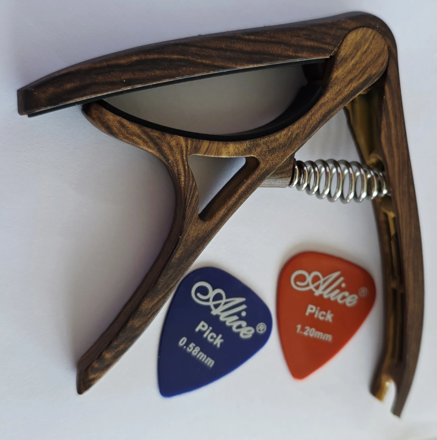 Brand new Acoustic Guitar Capo with 2 Picks
