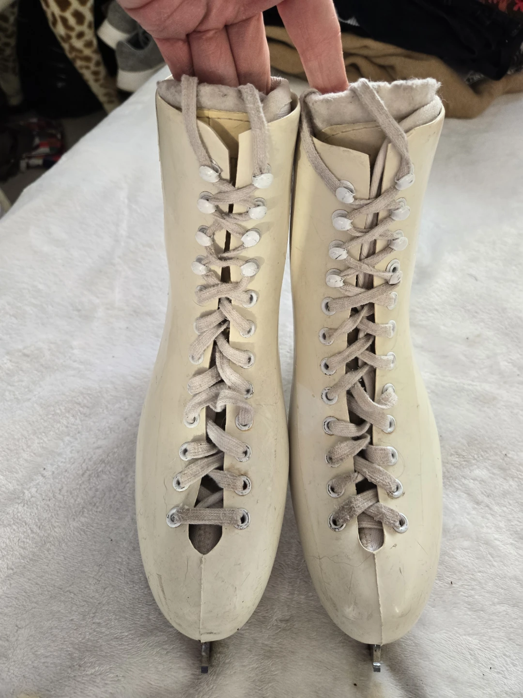 Lange White Molded Figure Skates - Size 8 - photo 3