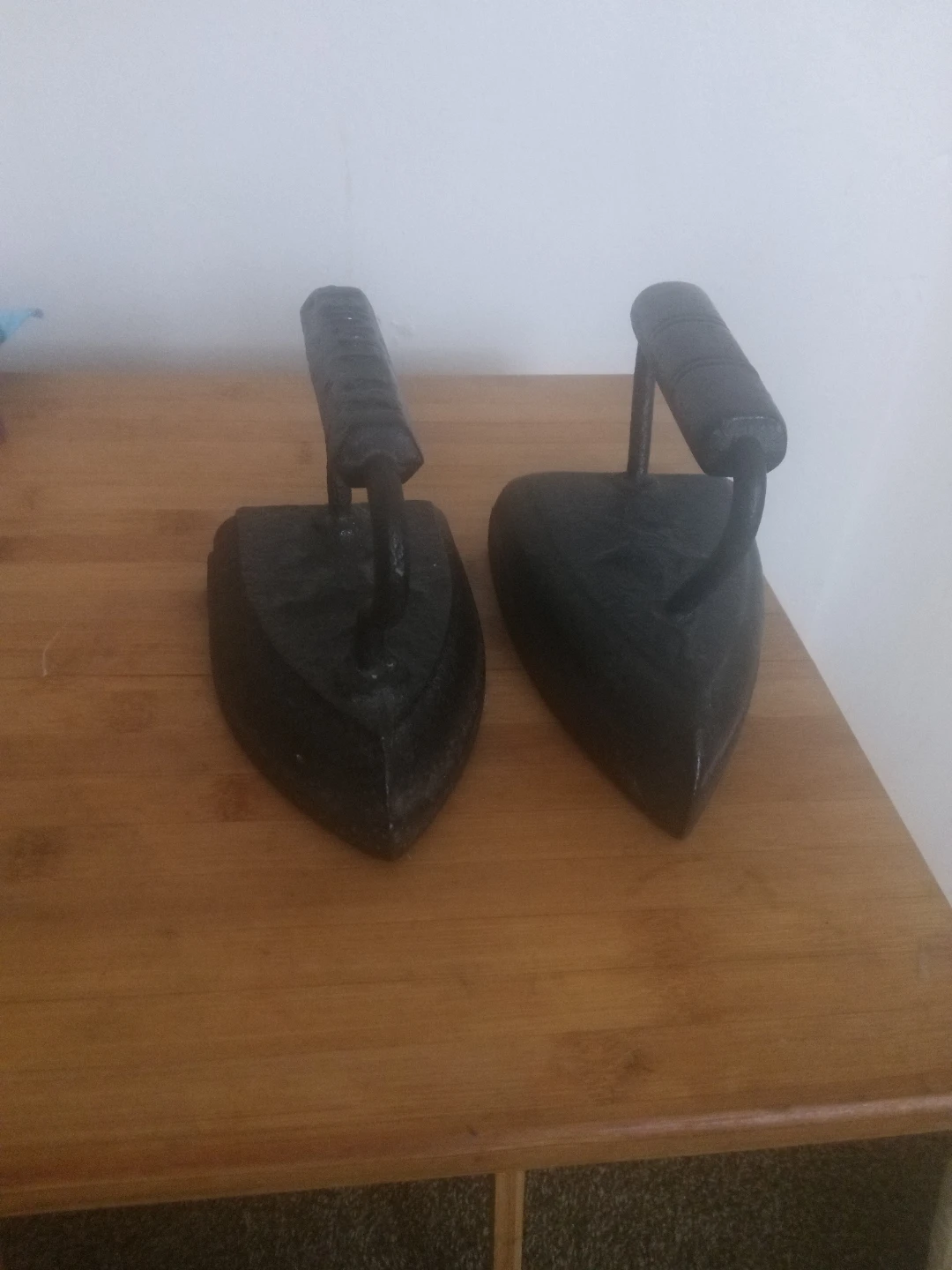 Vintage Cast Iron Clothes Irons - Set of 2 - photo 2