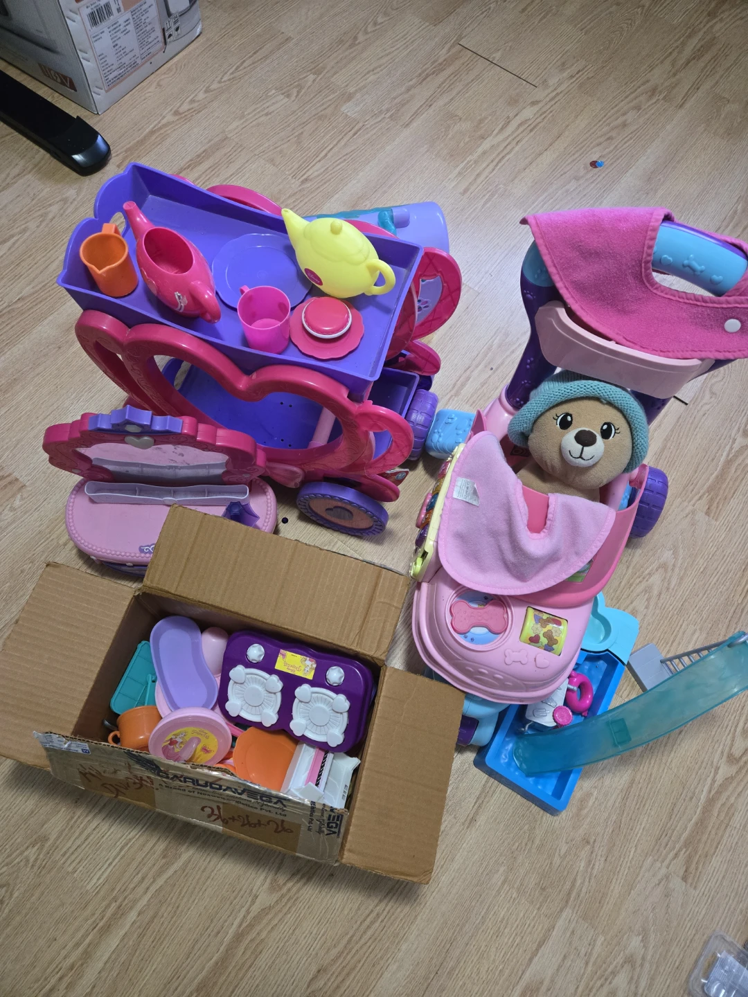 Toys and two free chairs - photo 2
