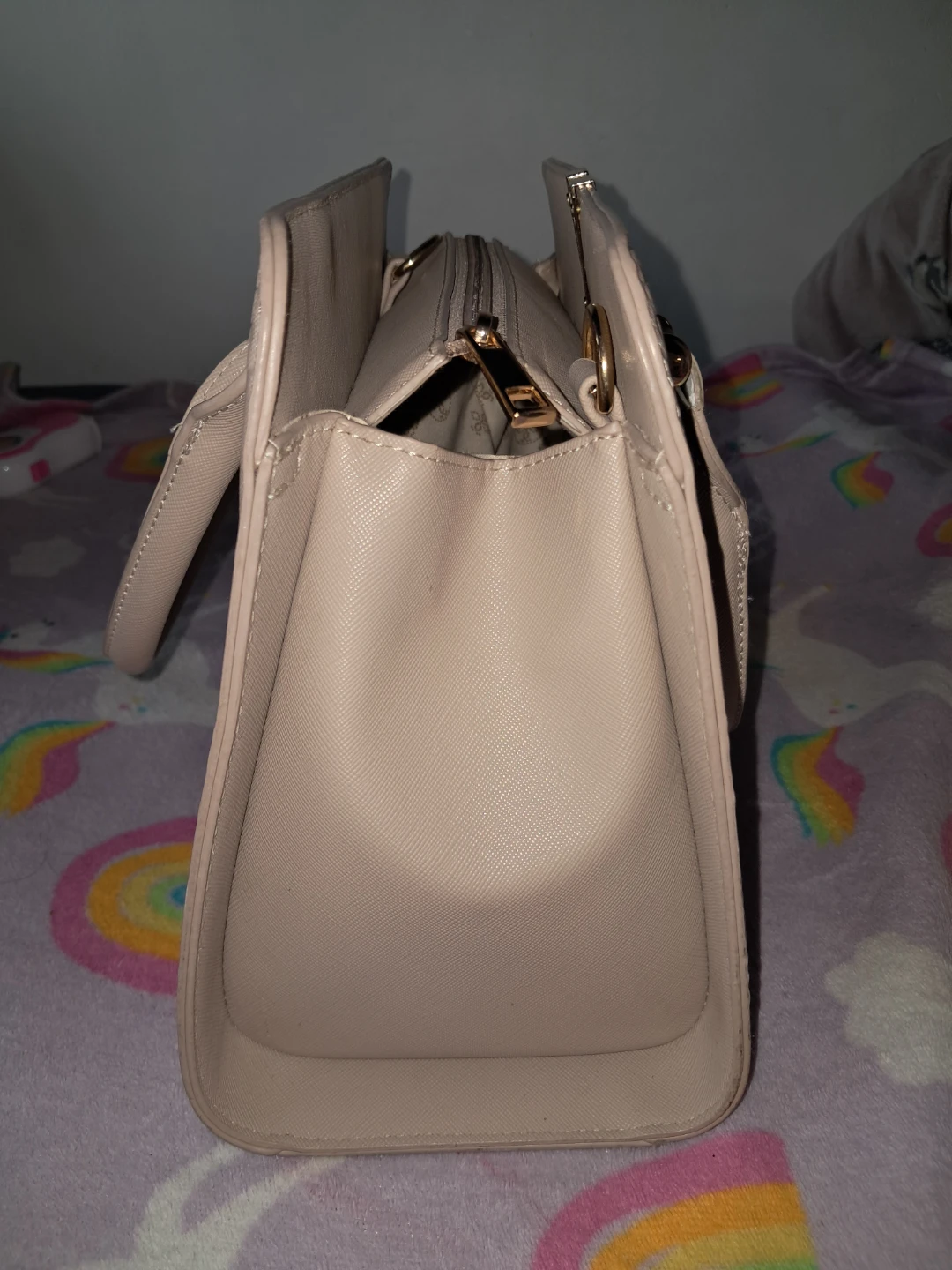 Beige V-Logo Top Handle Satchel Handbag - photo 3