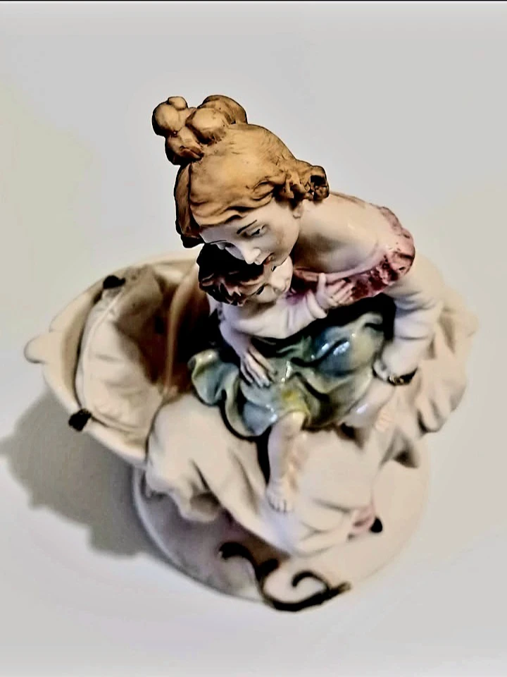 Signed Miriam Italian Capodimonte Porcelain Figurine - photo 5