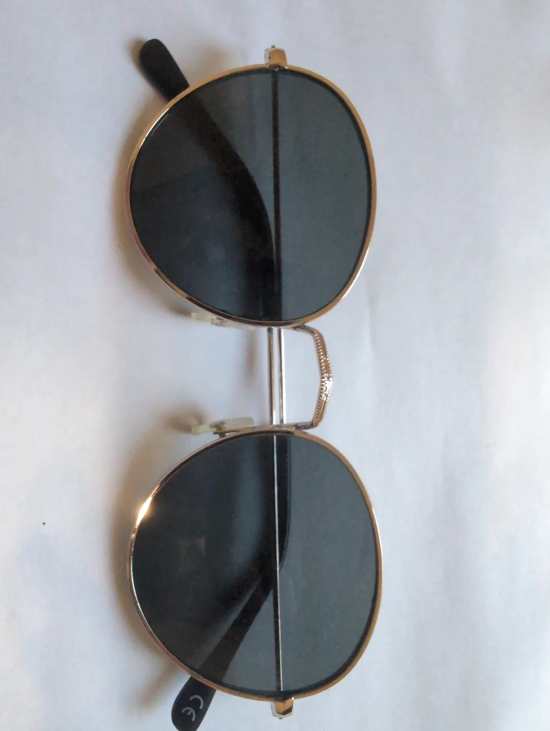 Gold frame aviator sunglasses