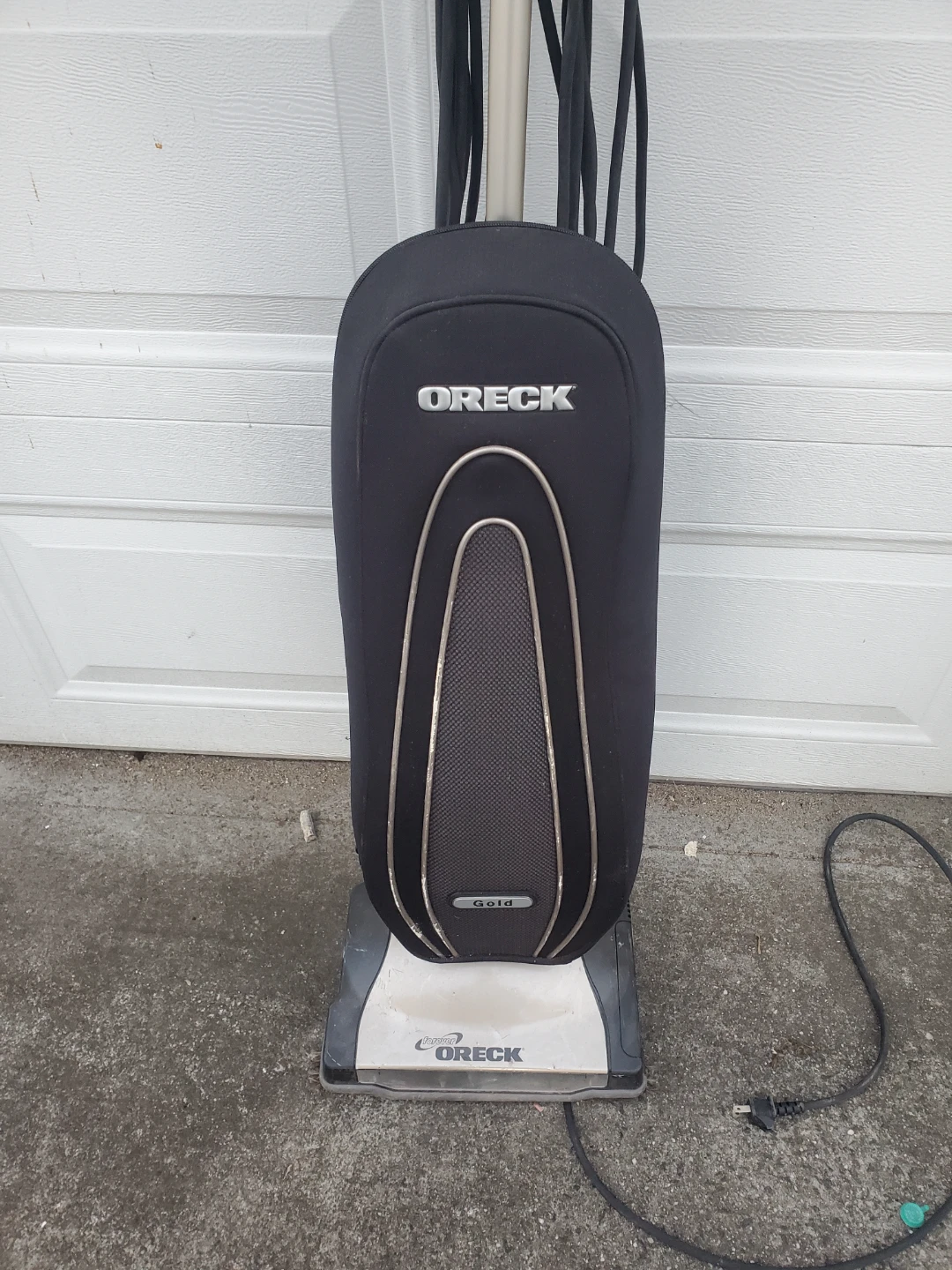 Oreck XL gold series vacuum. - photo 2