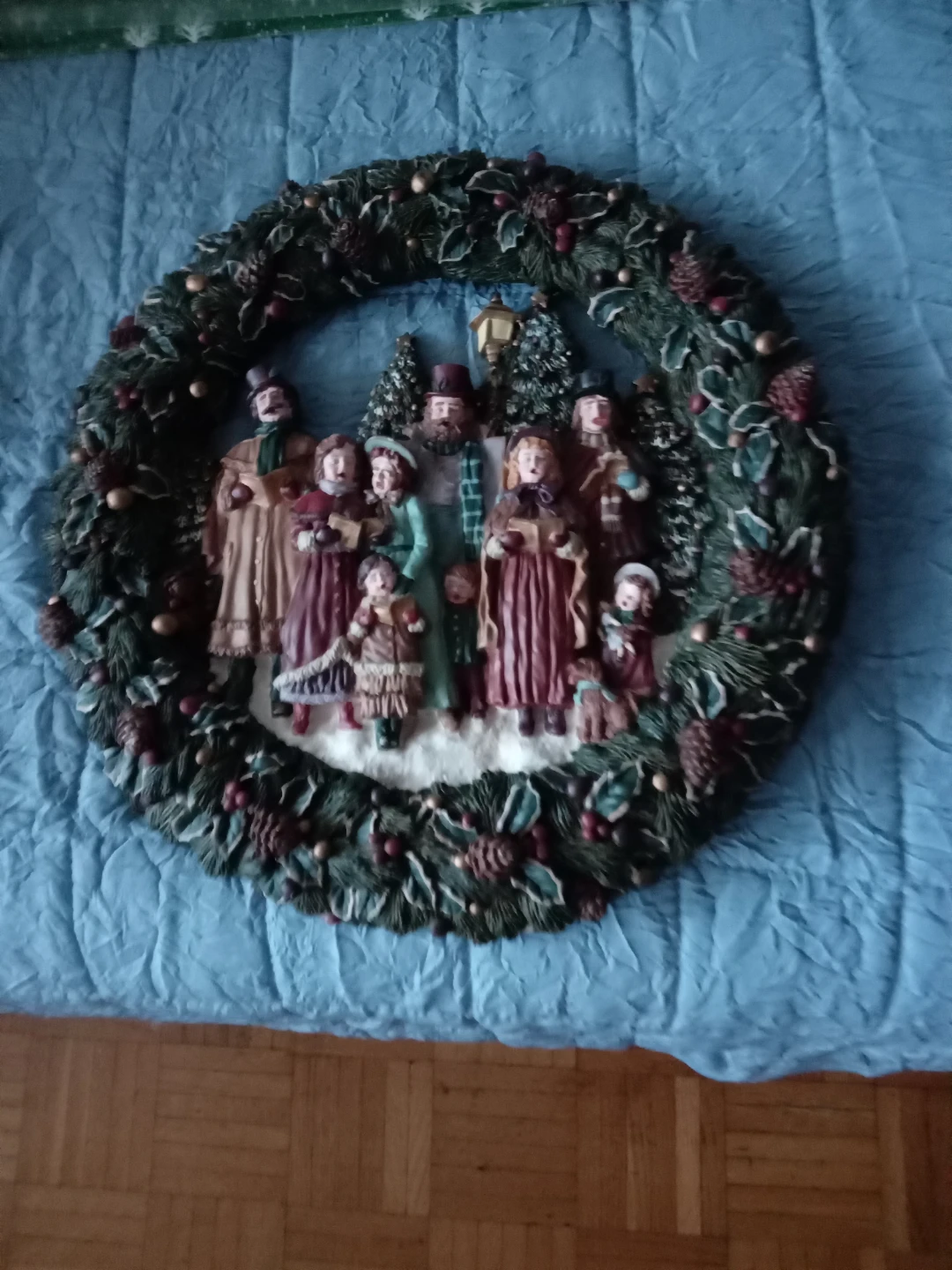 Christmas Caroler Wreath