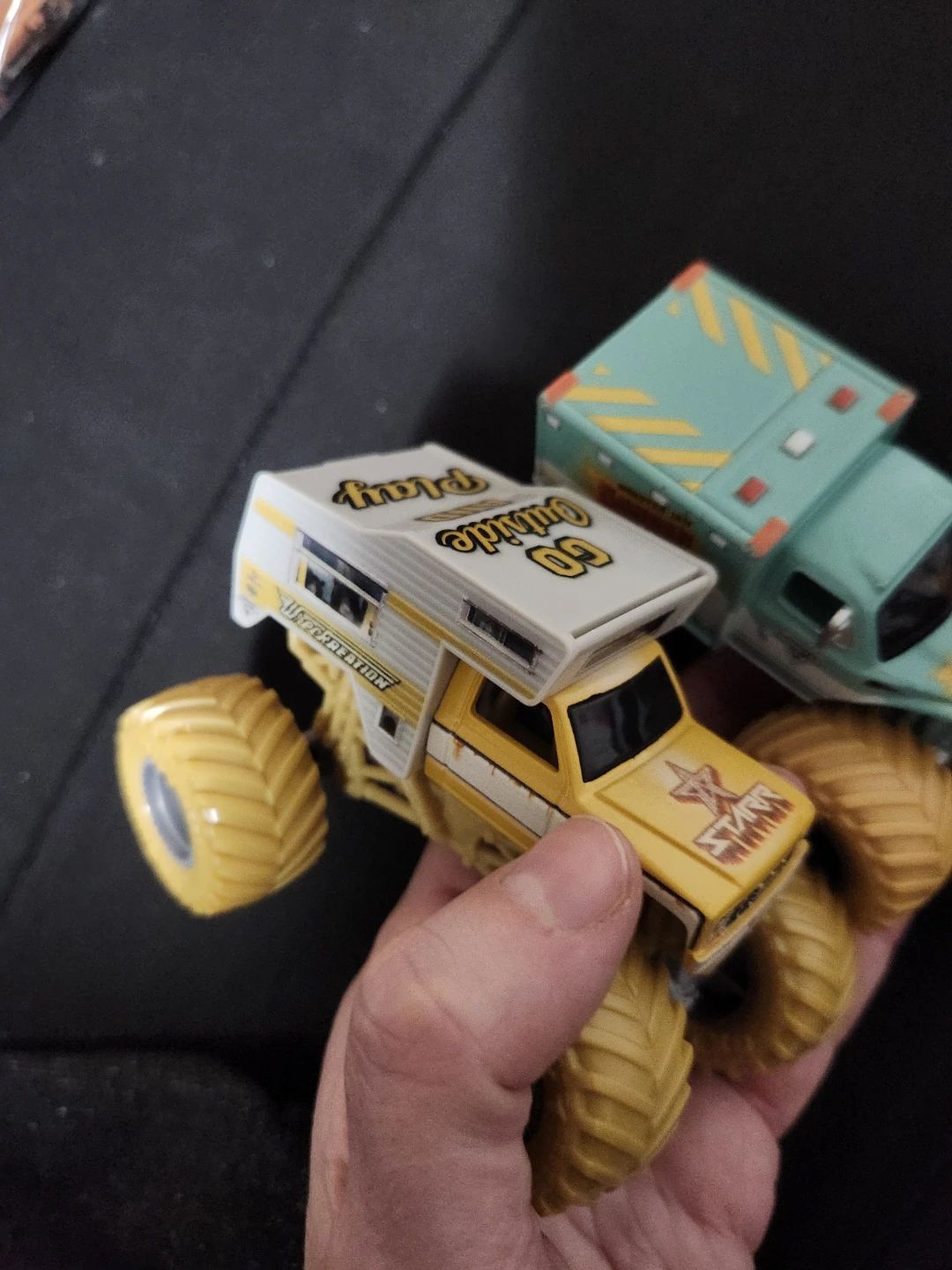 $5 for both toy cars - photo 2