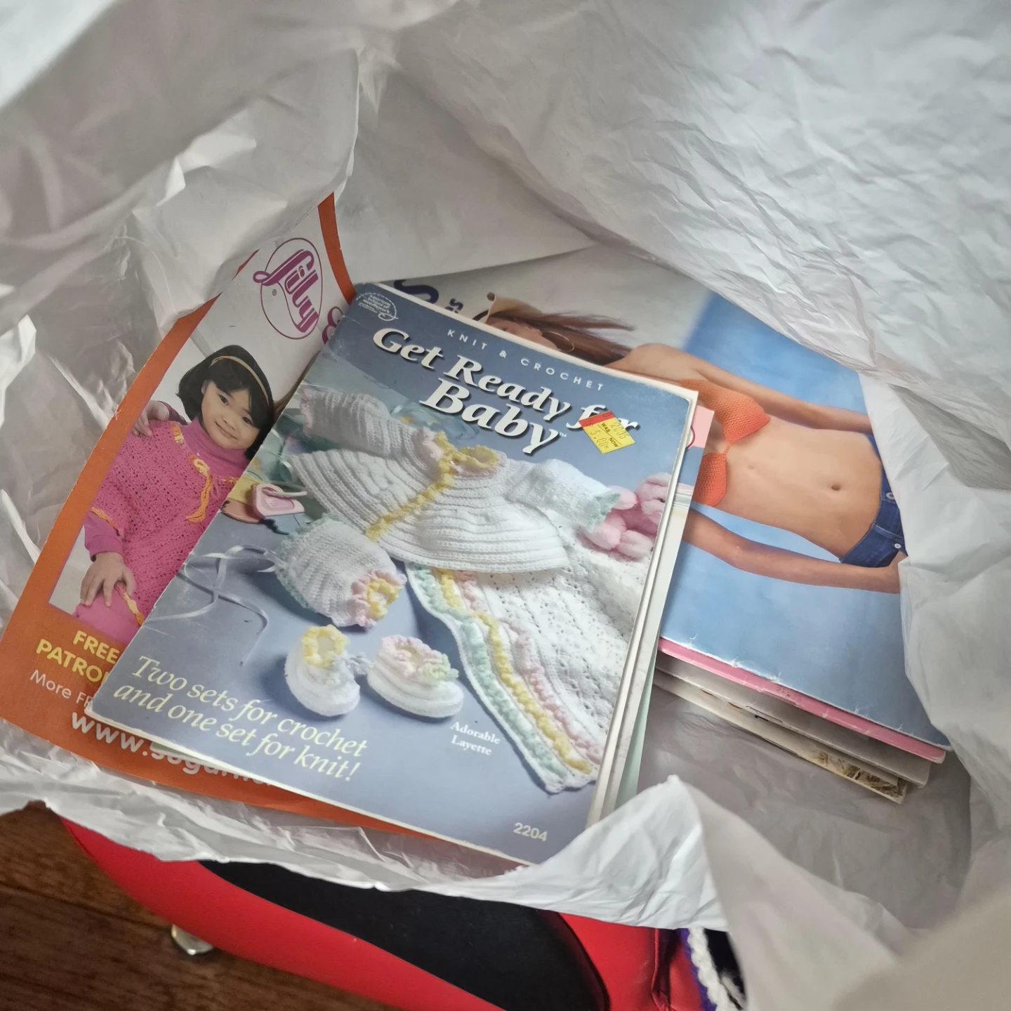 Crochet Hook Set with Case & Crochet Magazines - photo 2