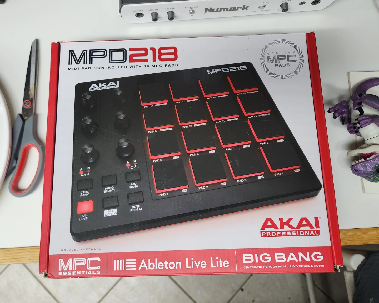 Akai MPD218 MIDI Pad Controller with 16 MPC Pads