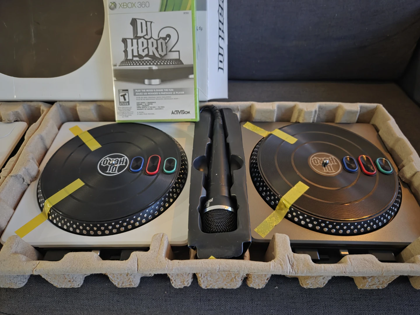 DJ Hero 2 Party Bundle for Xbox 360 - photo 4
