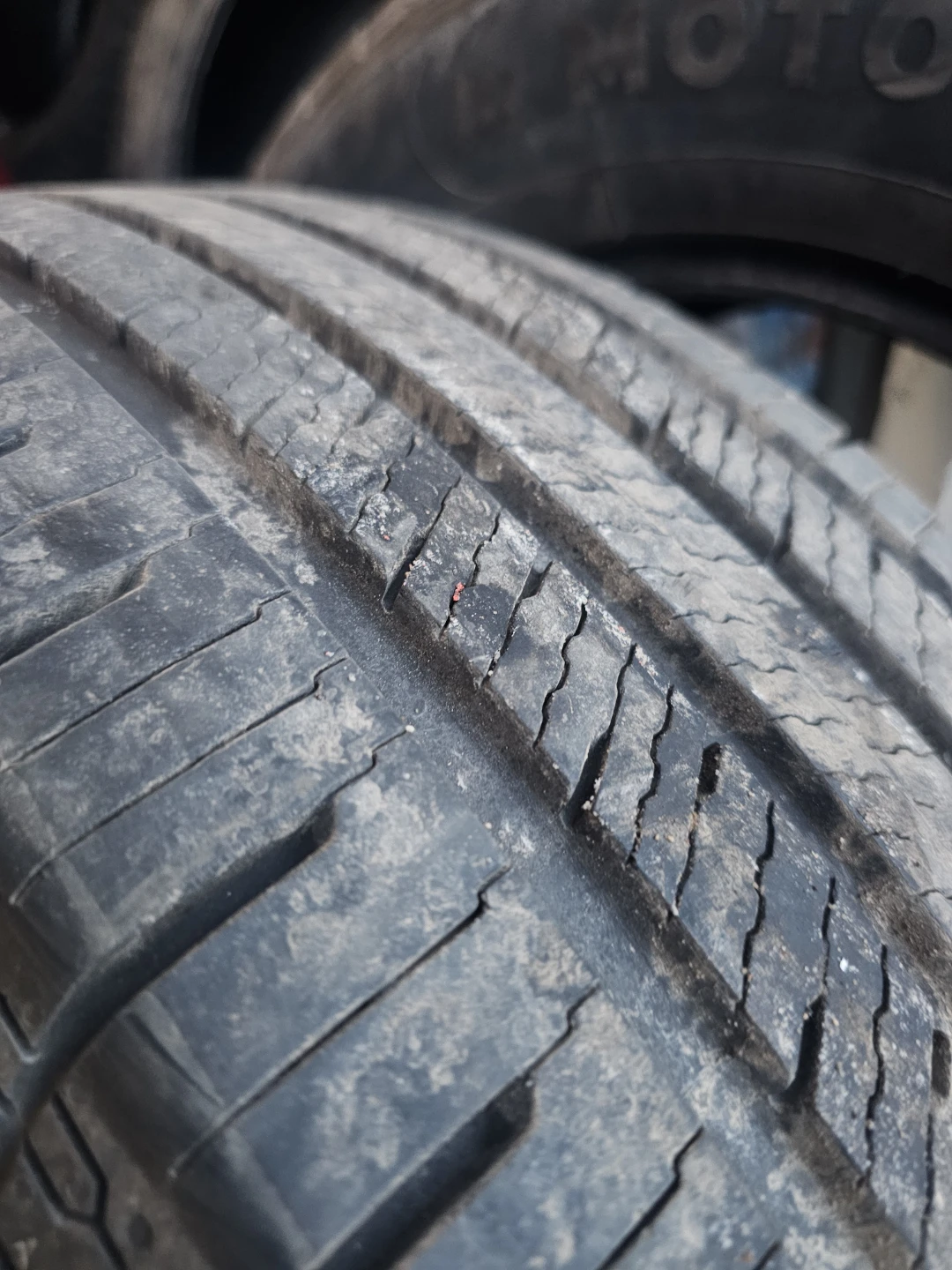 2X235/65/R18 motomaster hydra edge all season tires only 2 - photo 4