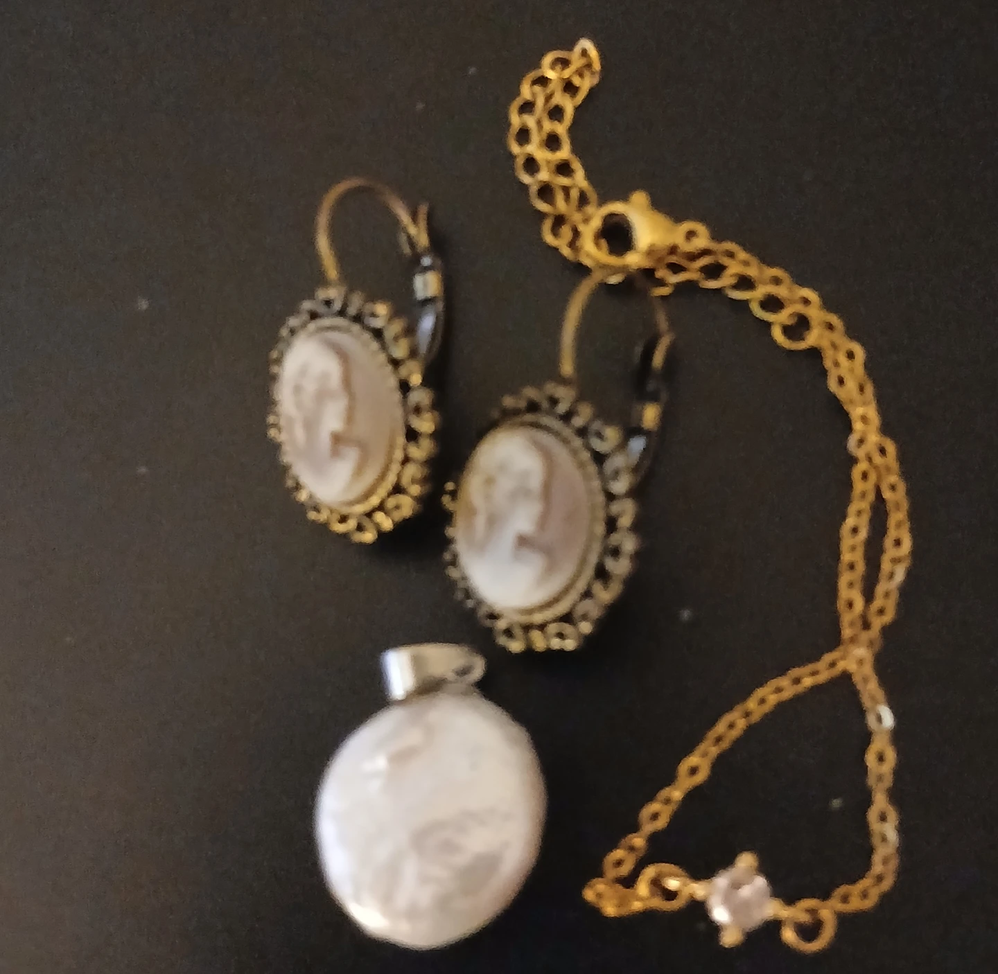 Vintage Style Cameo Earrings & baroque pearl pendant