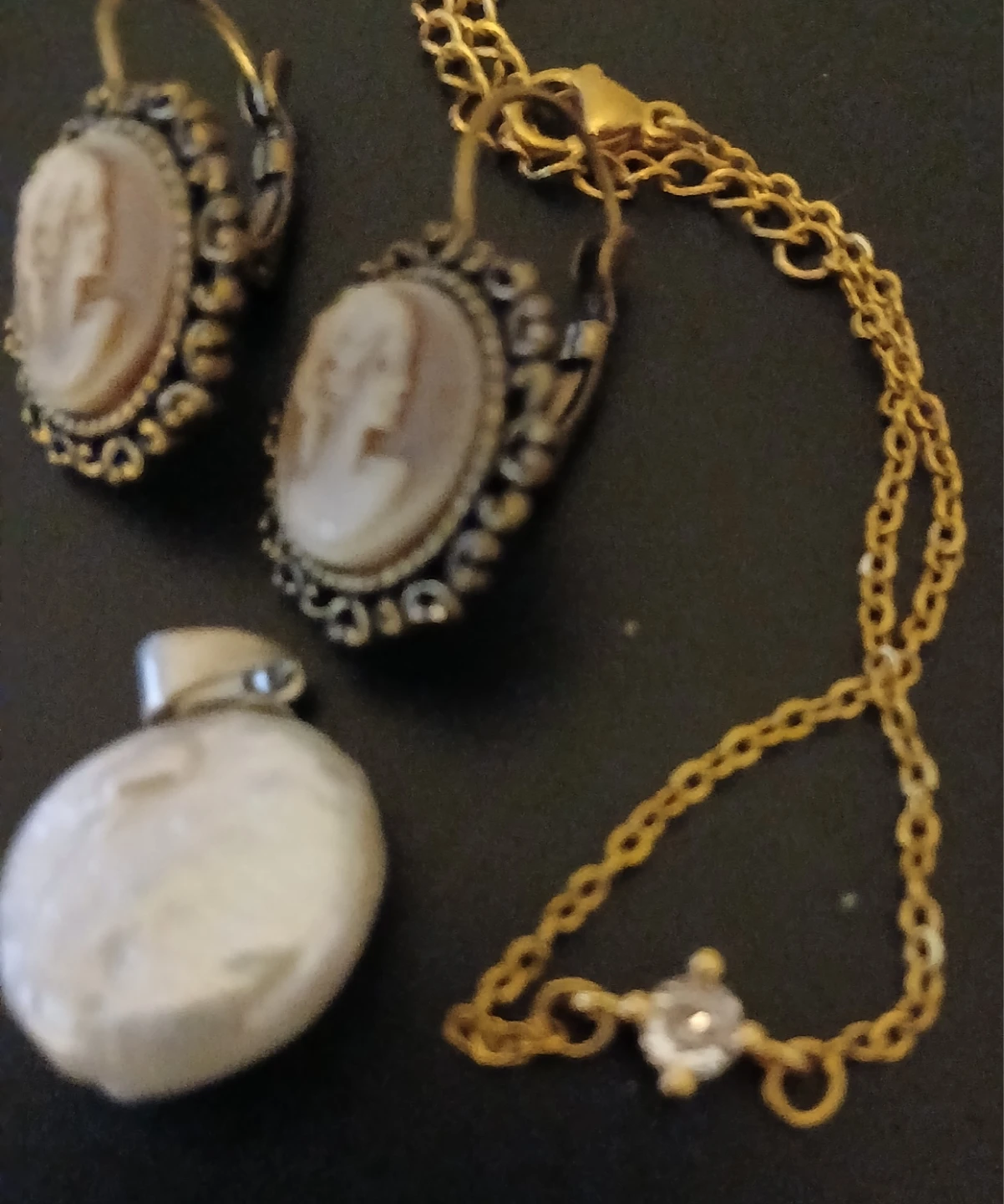 Vintage Style Cameo Earrings & baroque pearl pendant - photo 2