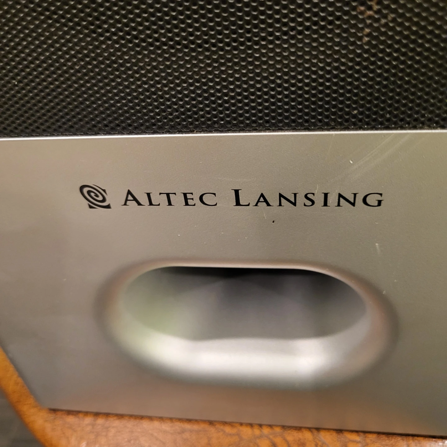 Altec Lansing VS4221 Subwoofer - photo 2