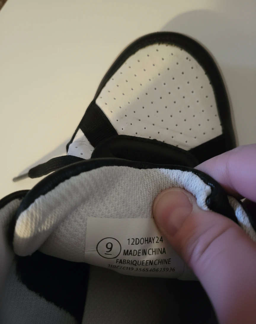 Unltd. Black and White Sneakers Size 9 Men. Pick up Port moody - photo 3