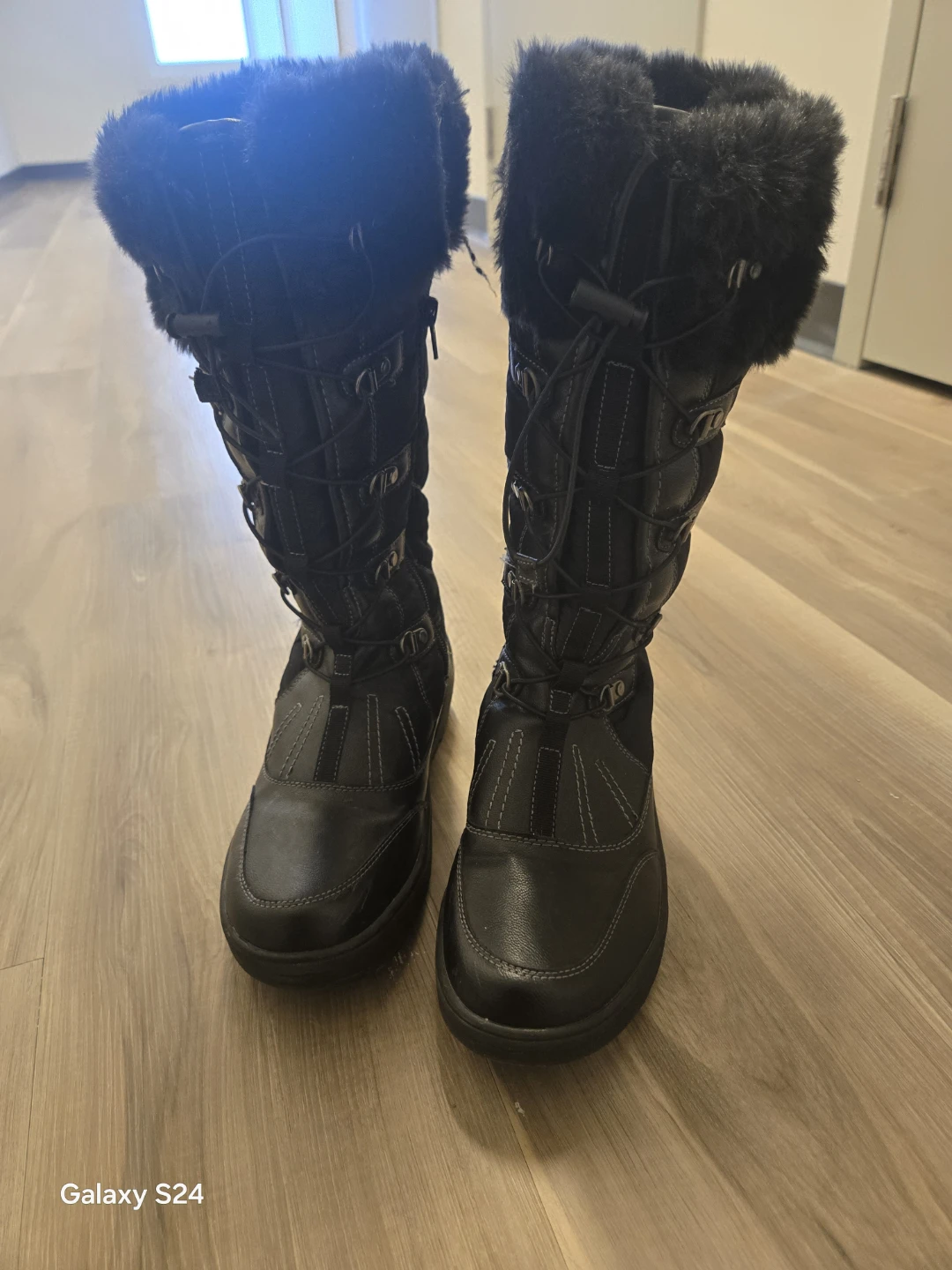 Black Winter Boots with Faux Fur Trim
