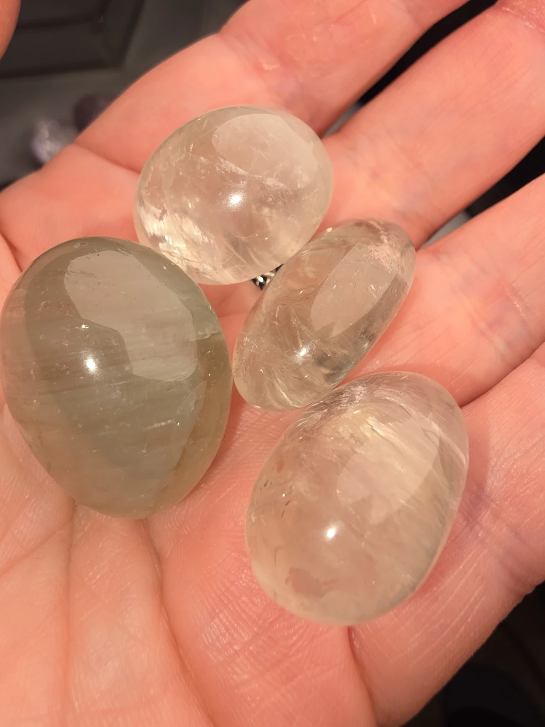 Set of 4 light green Quartz Tumbled Stones