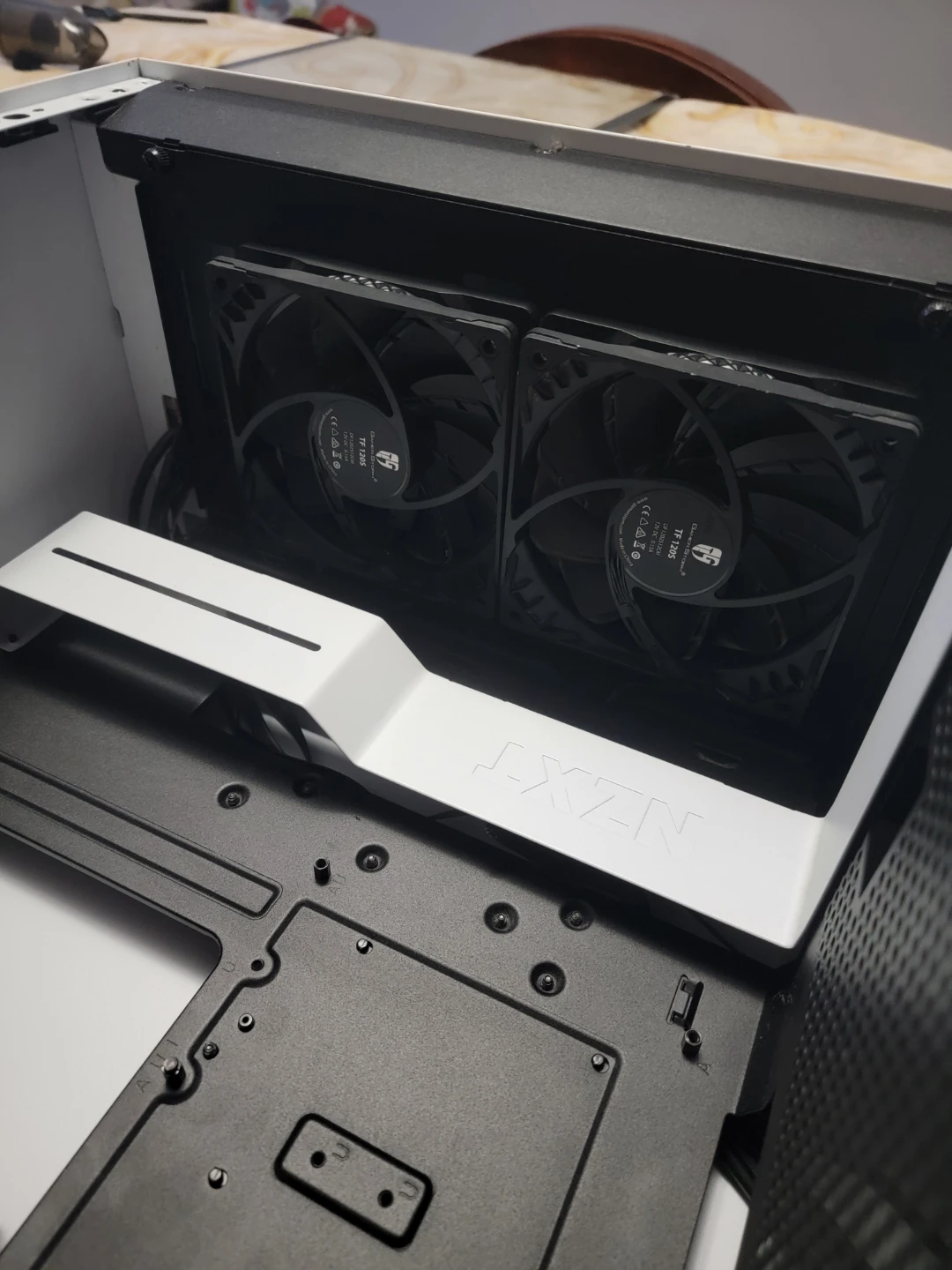 NZXT H510 White Mid-Tower PC Case - negotiable - photo 5