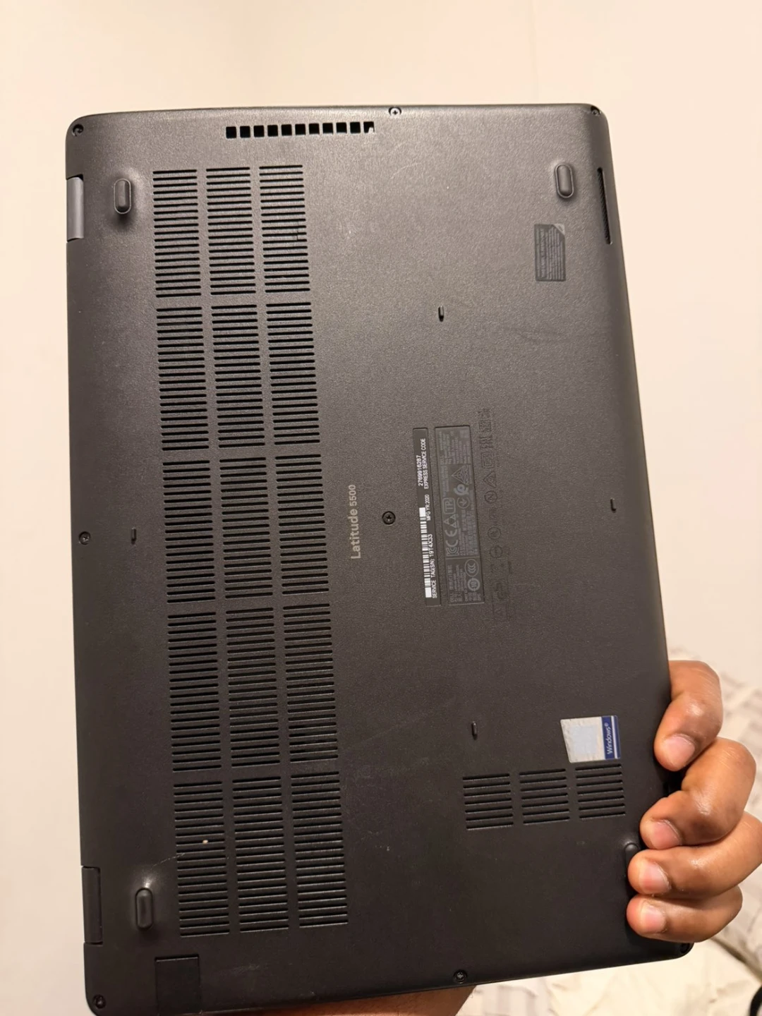 Dell Latitude 5500 Laptop - photo 3