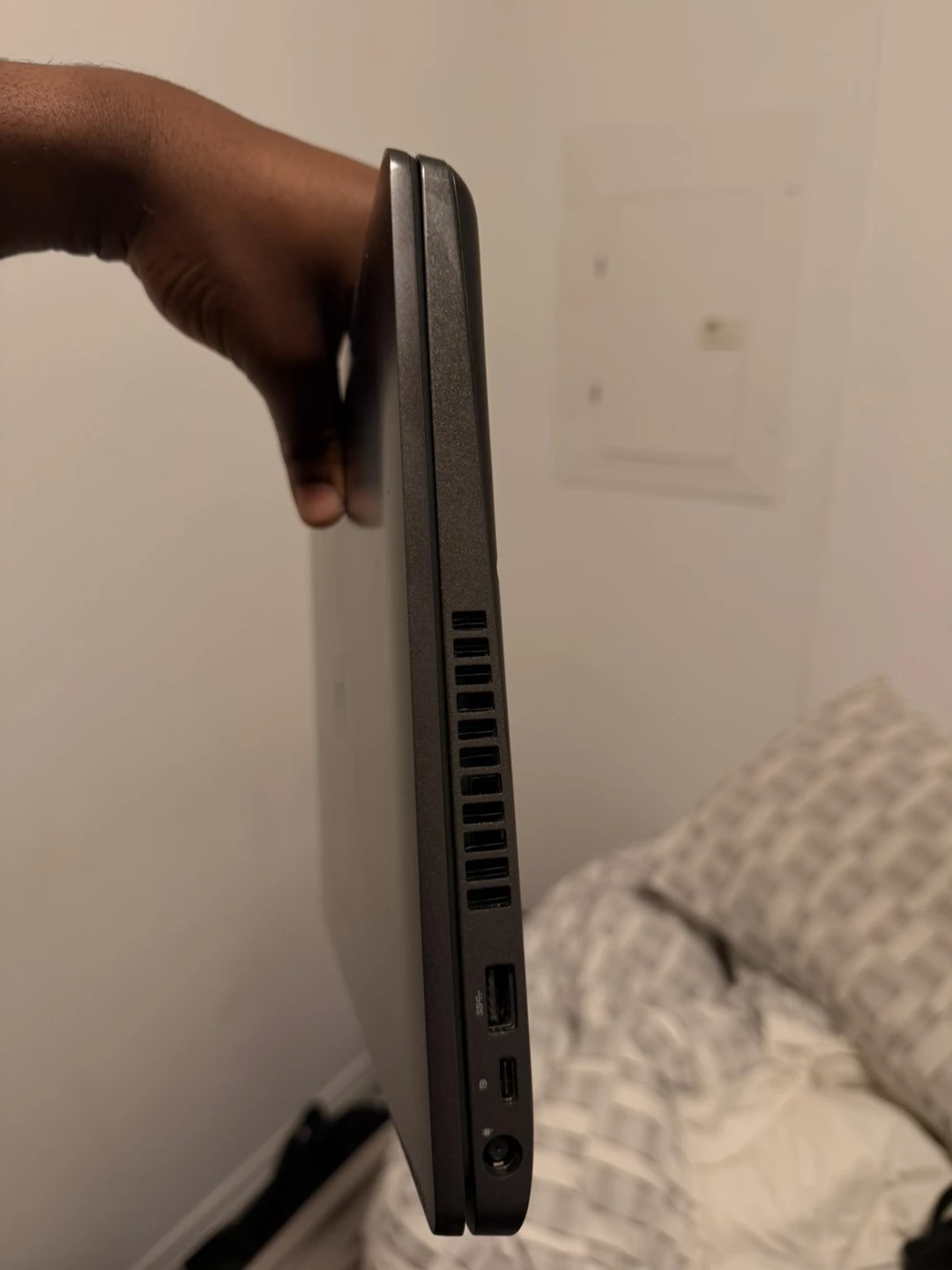 Dell Latitude 5500 Laptop - photo 5