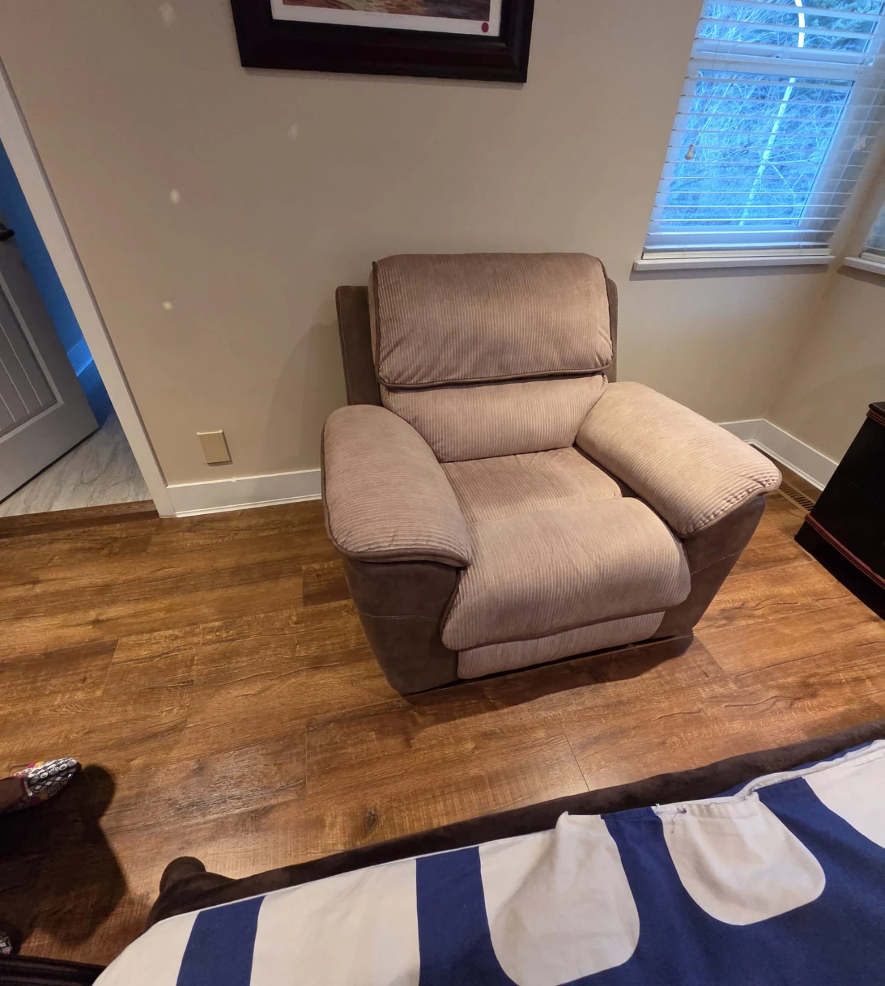Recliner Chair - photo 2