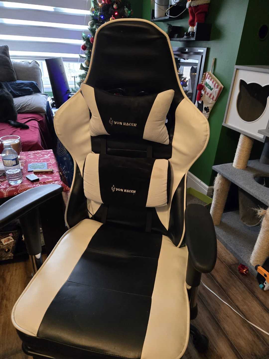 Von Racer Gaming Chair with Footrest