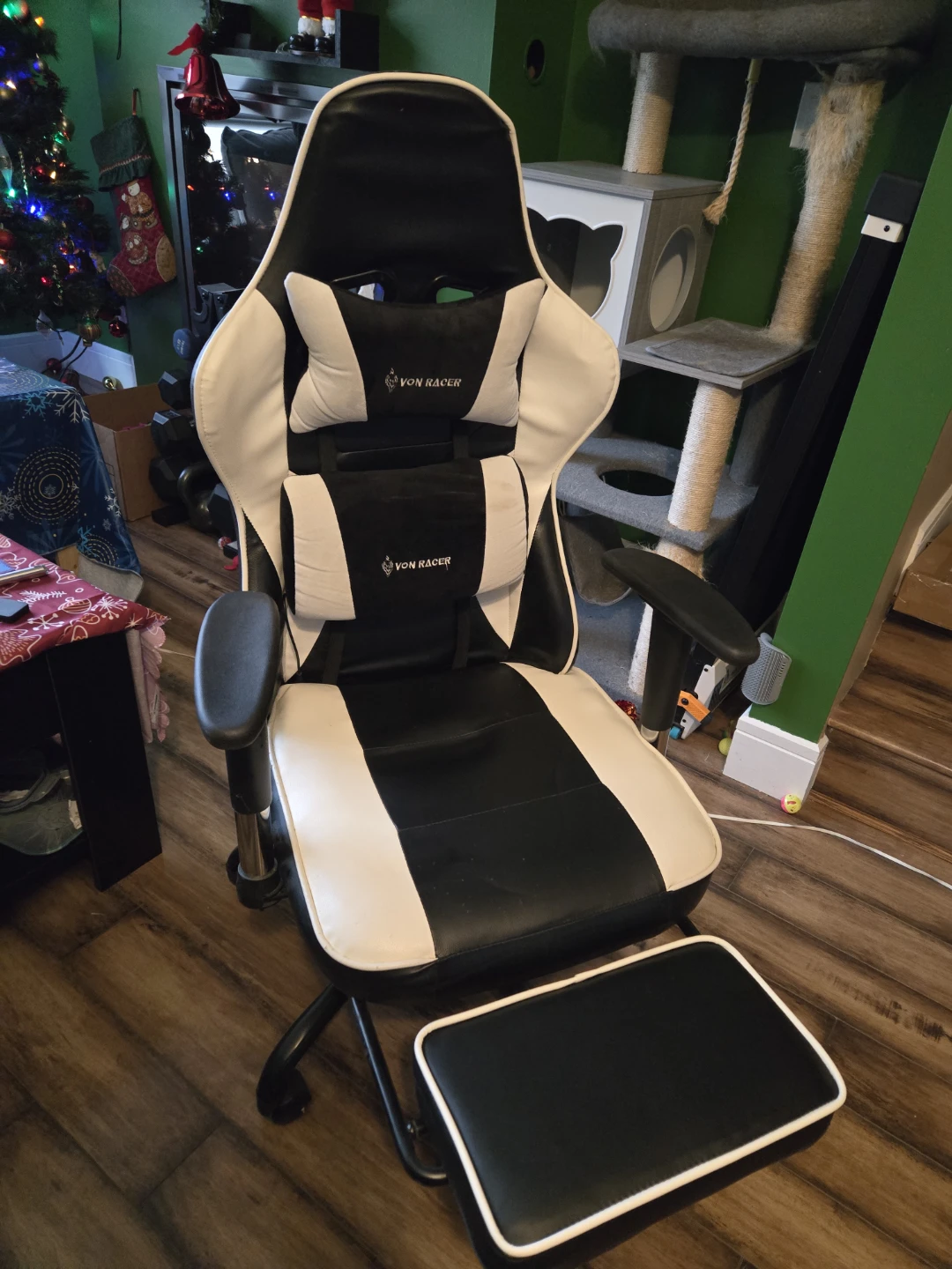 Von Racer Gaming Chair with Footrest - photo 2