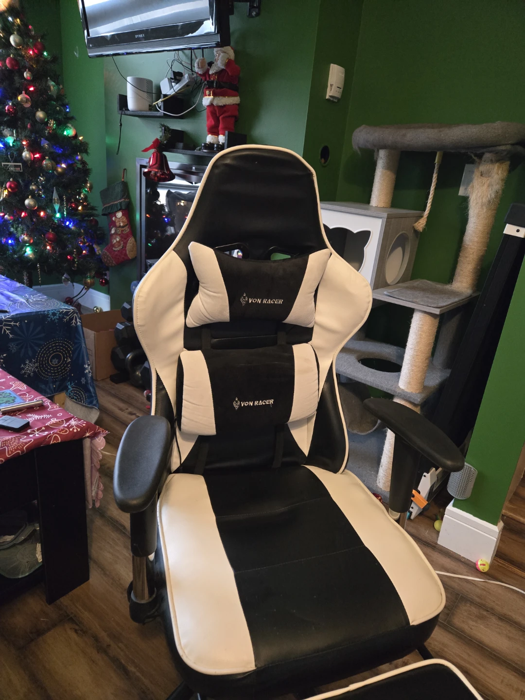 Von Racer Gaming Chair with Footrest - photo 3