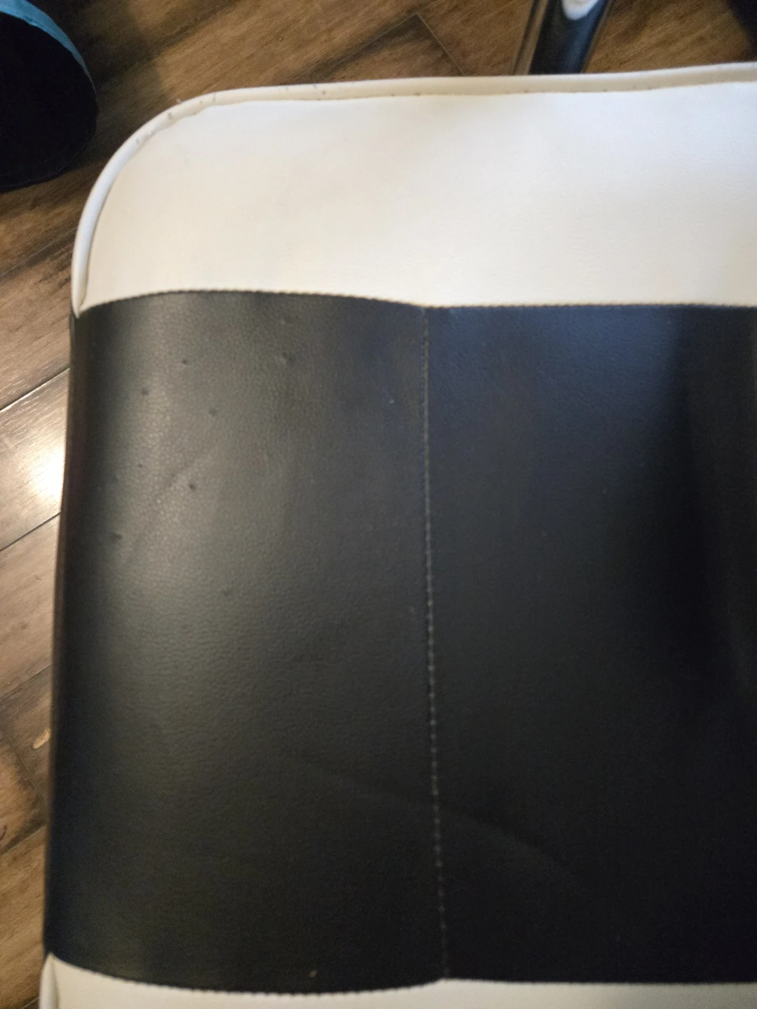Von Racer Gaming Chair with Footrest - photo 4