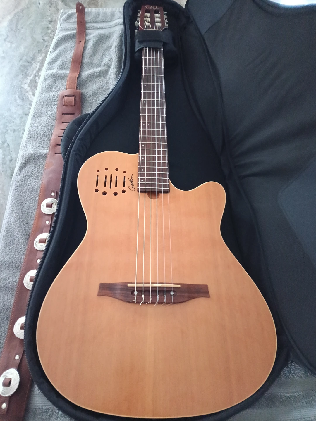 Godin multiac acoustic  Guitar w/ Case