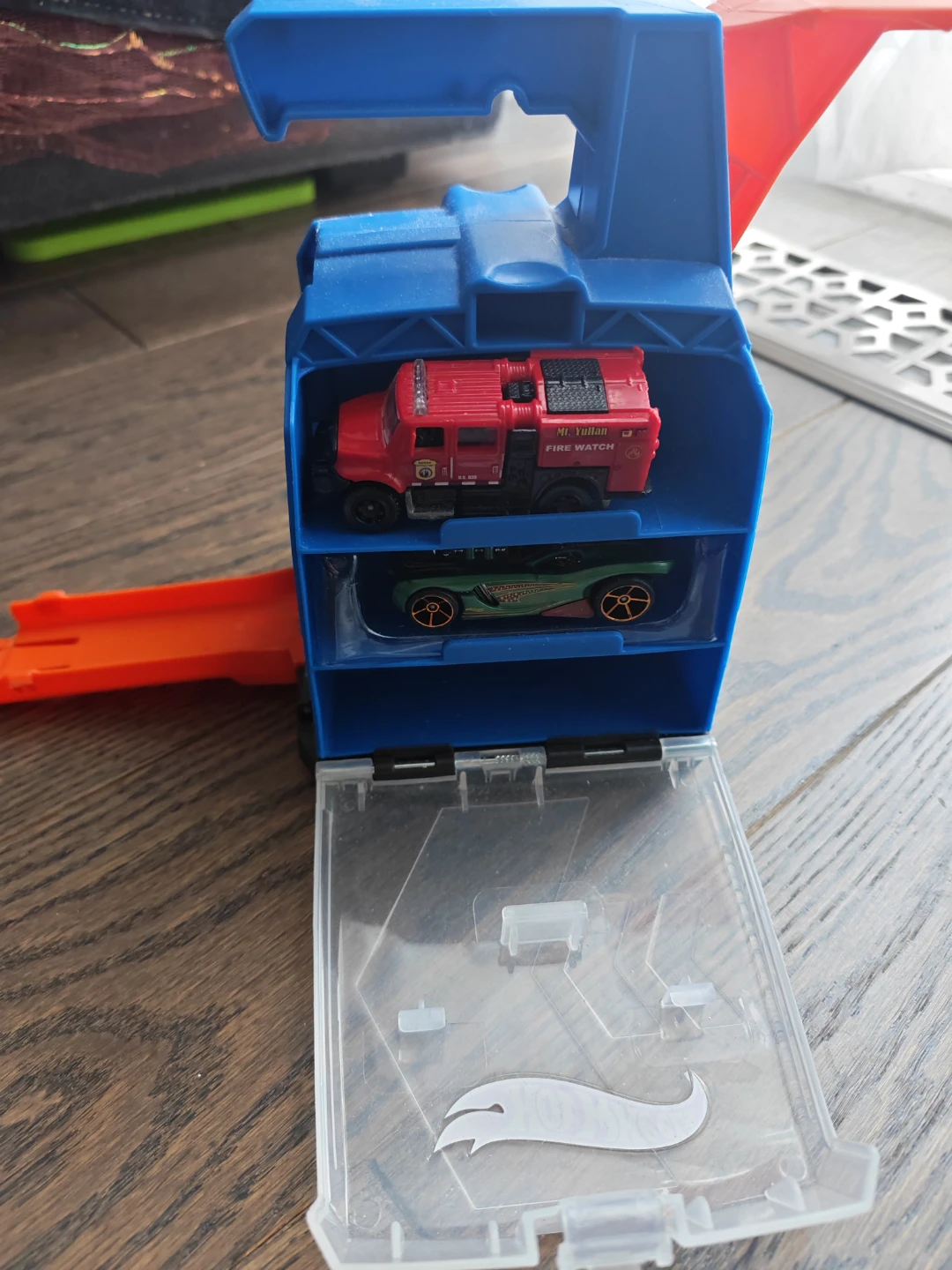 Hot Wheels Car Carrier Playset with 5 Cars - photo 2