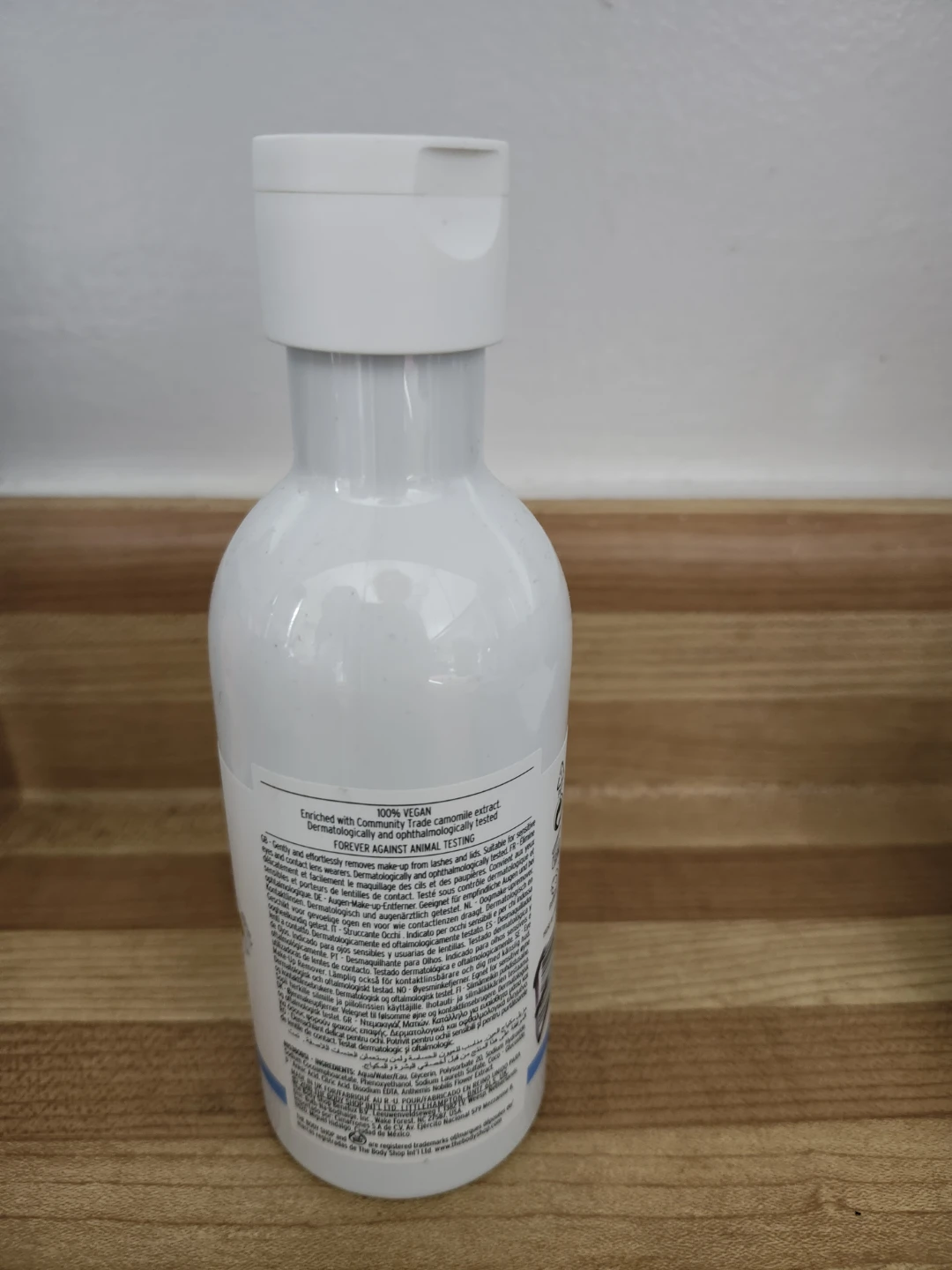 The Body shop camomile gentle eye make up remover. - photo 2