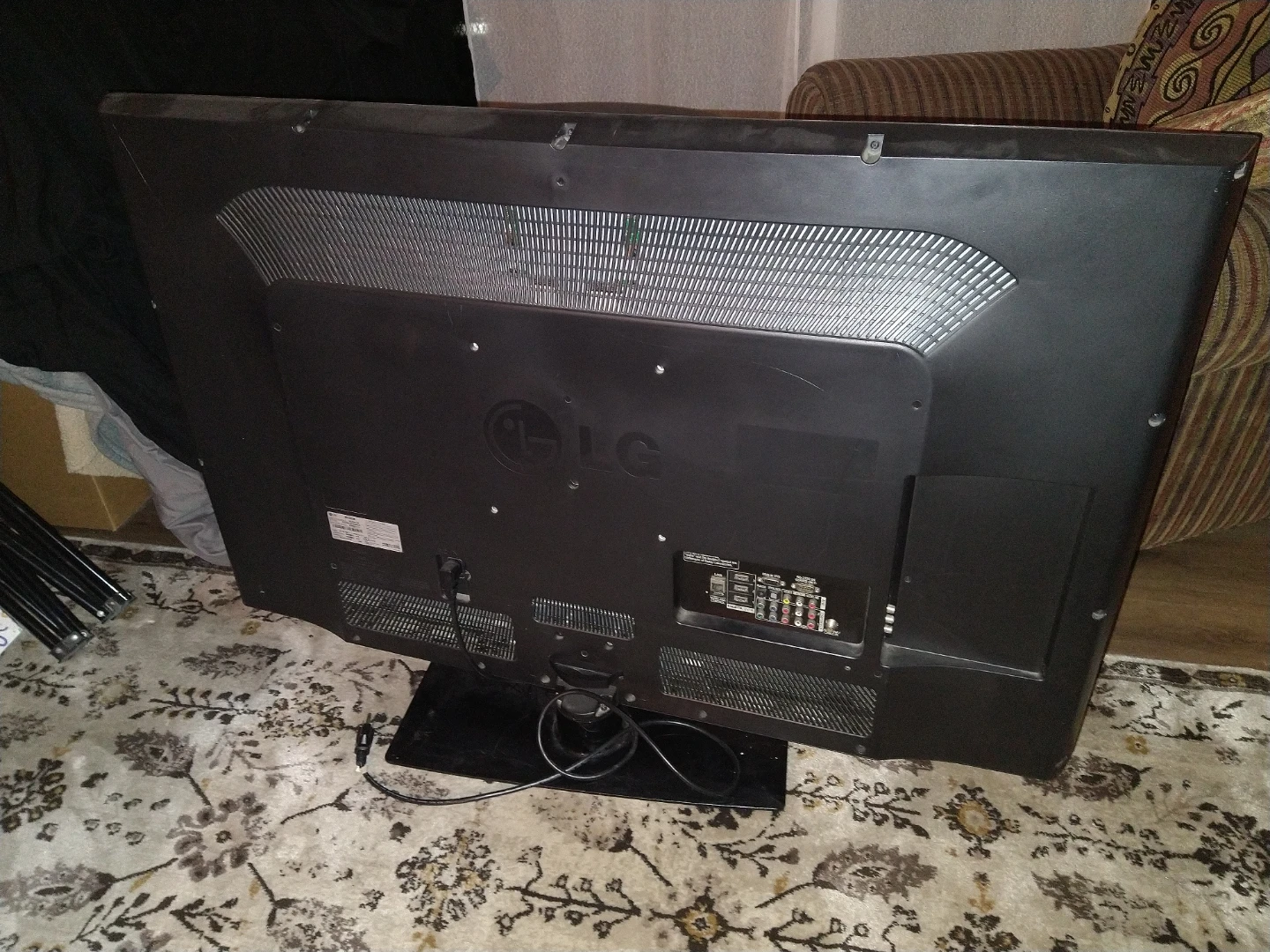 LG 46" HD 1080p LCD TV (HDMI NOT WORKING) TV STILL TURNS ON - photo 2