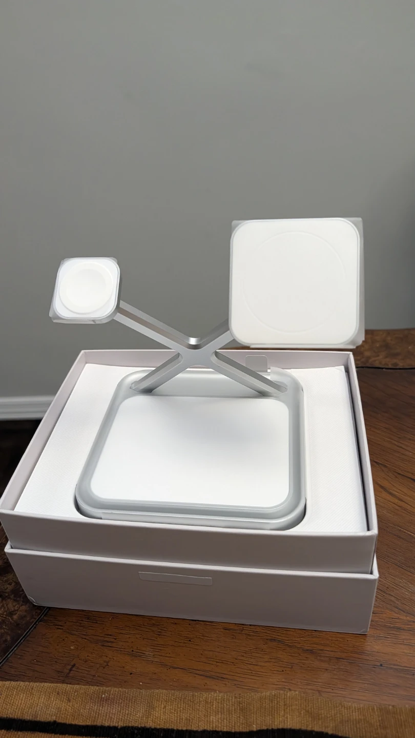 3-in-1 Magnetic Wireless Charging Stand - photo 3