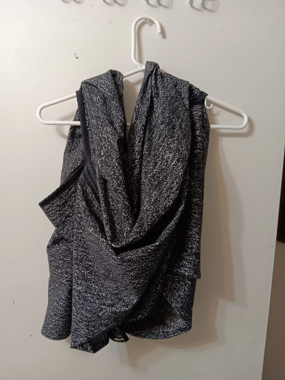 Lululemon Grey Infinity Scarf!! - photo 2