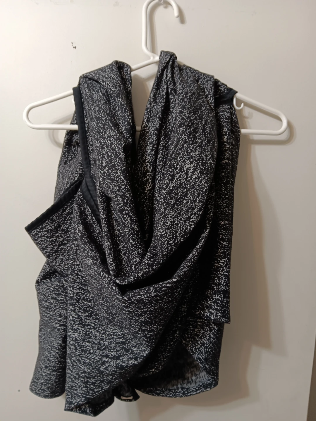 Lululemon Grey Infinity Scarf!! - photo 5