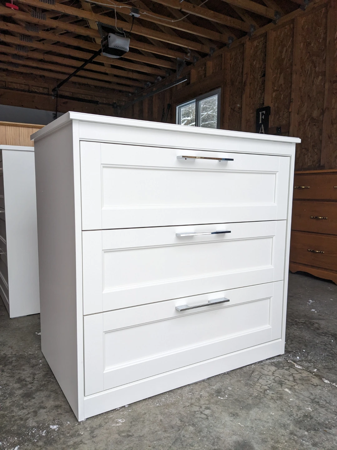 Songesand 3 Drawer Chest - New - photo 2