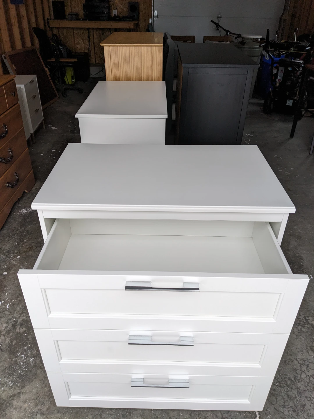 Songesand 3 Drawer Chest - New - photo 5