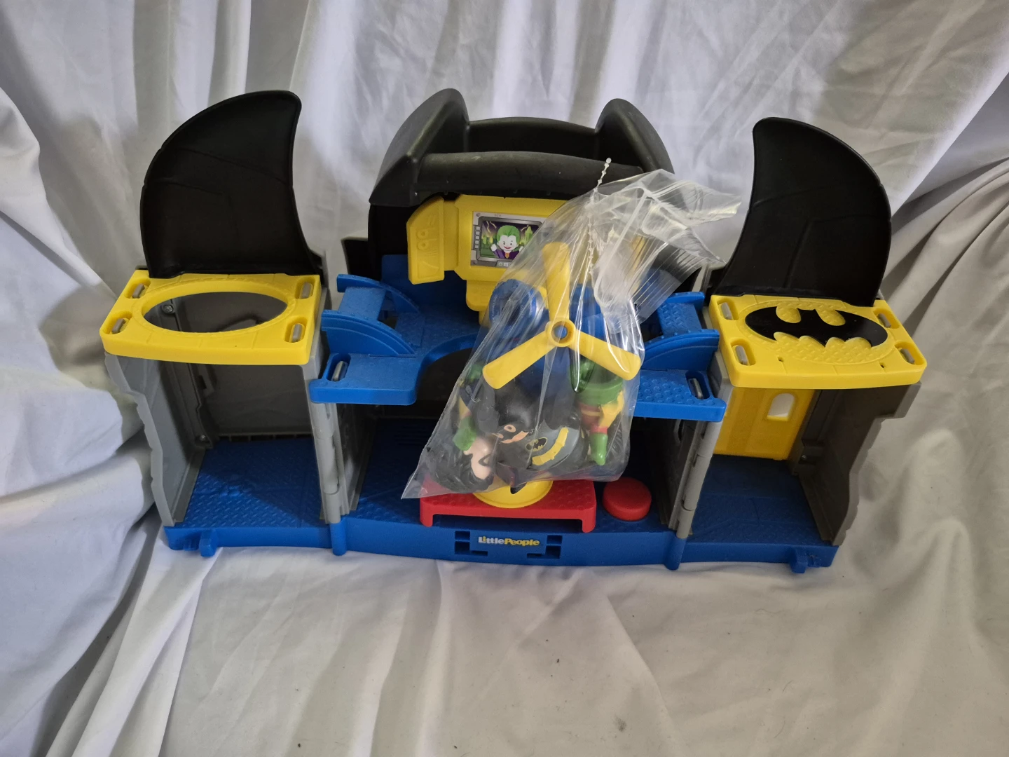 Fisher-Price Little People DC Super Friends Bat-Tech Batcave