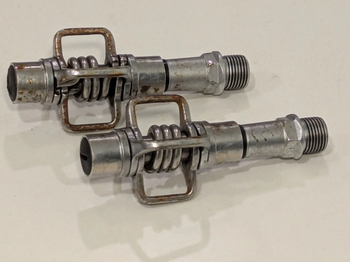 Crank Brother's Egg Beaters, clipless pedals, 4-sided entry