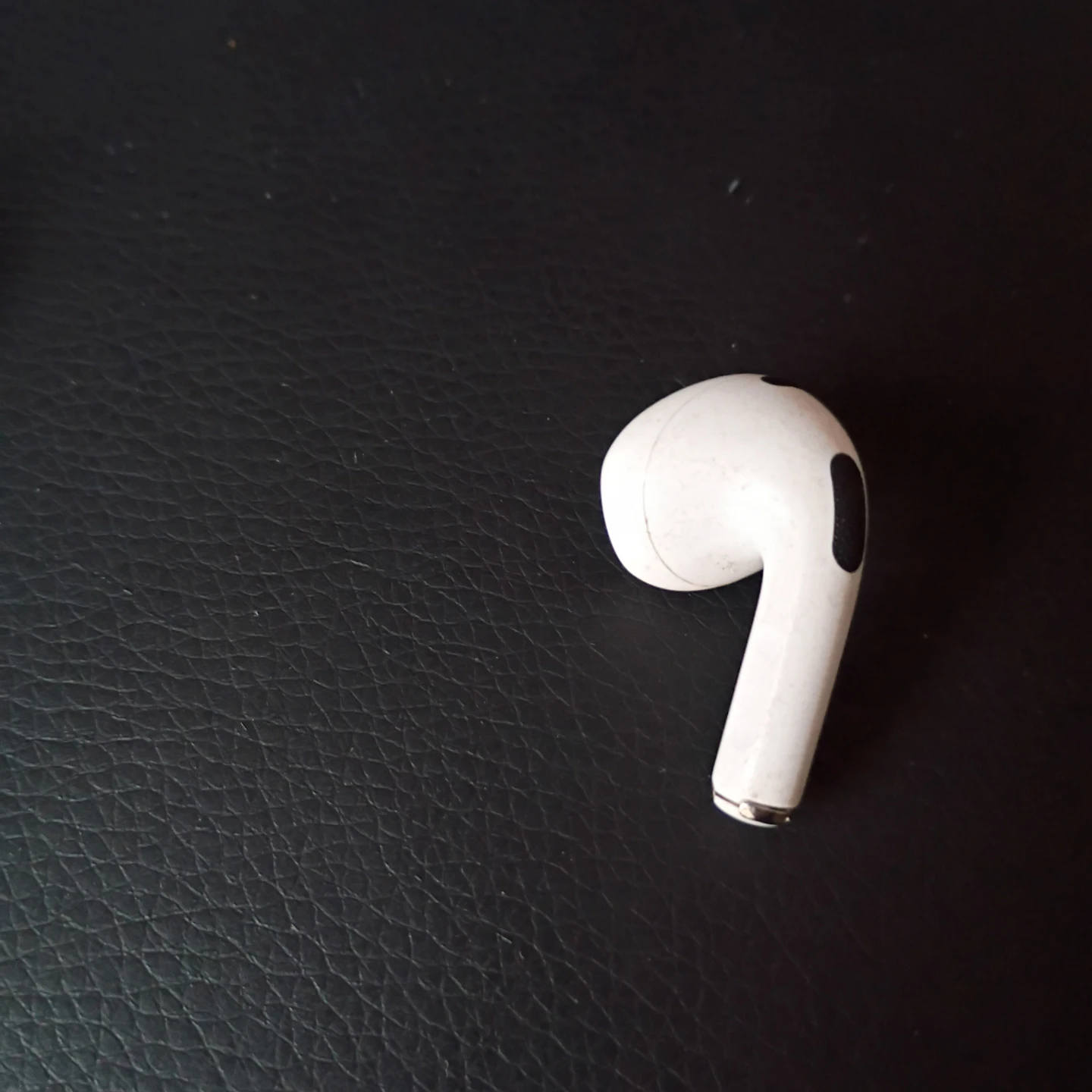 Apple AirPods Replacements - 4th Generation - photo 3