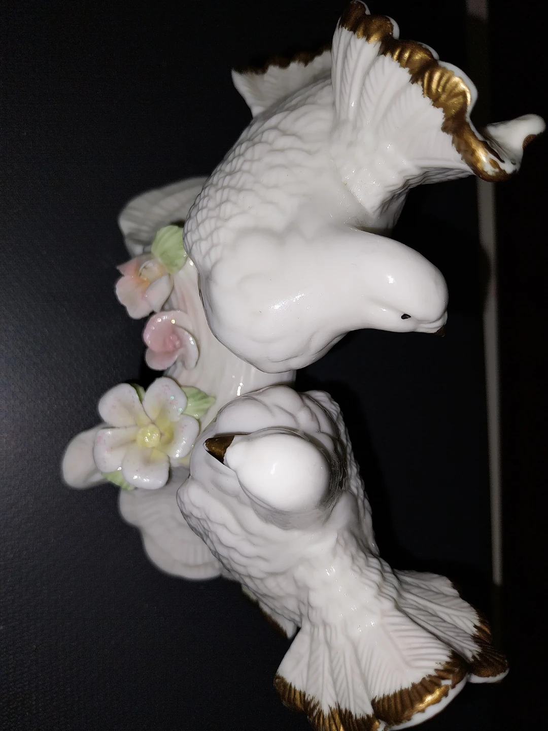 White porcelain doves figurine with gold trim - photo 4